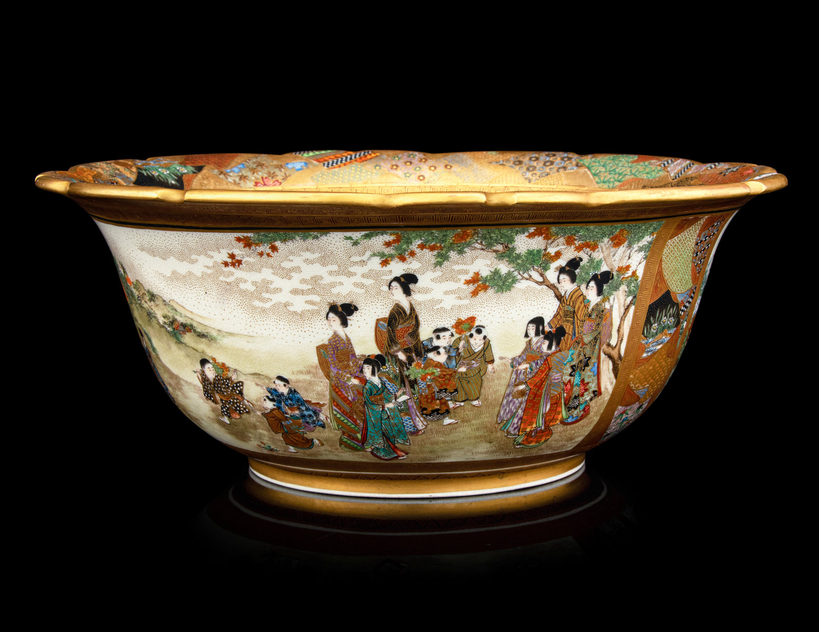 Appraisal: A Fine Japanese Satsuma Bowl Marked Kinkozan zo late th