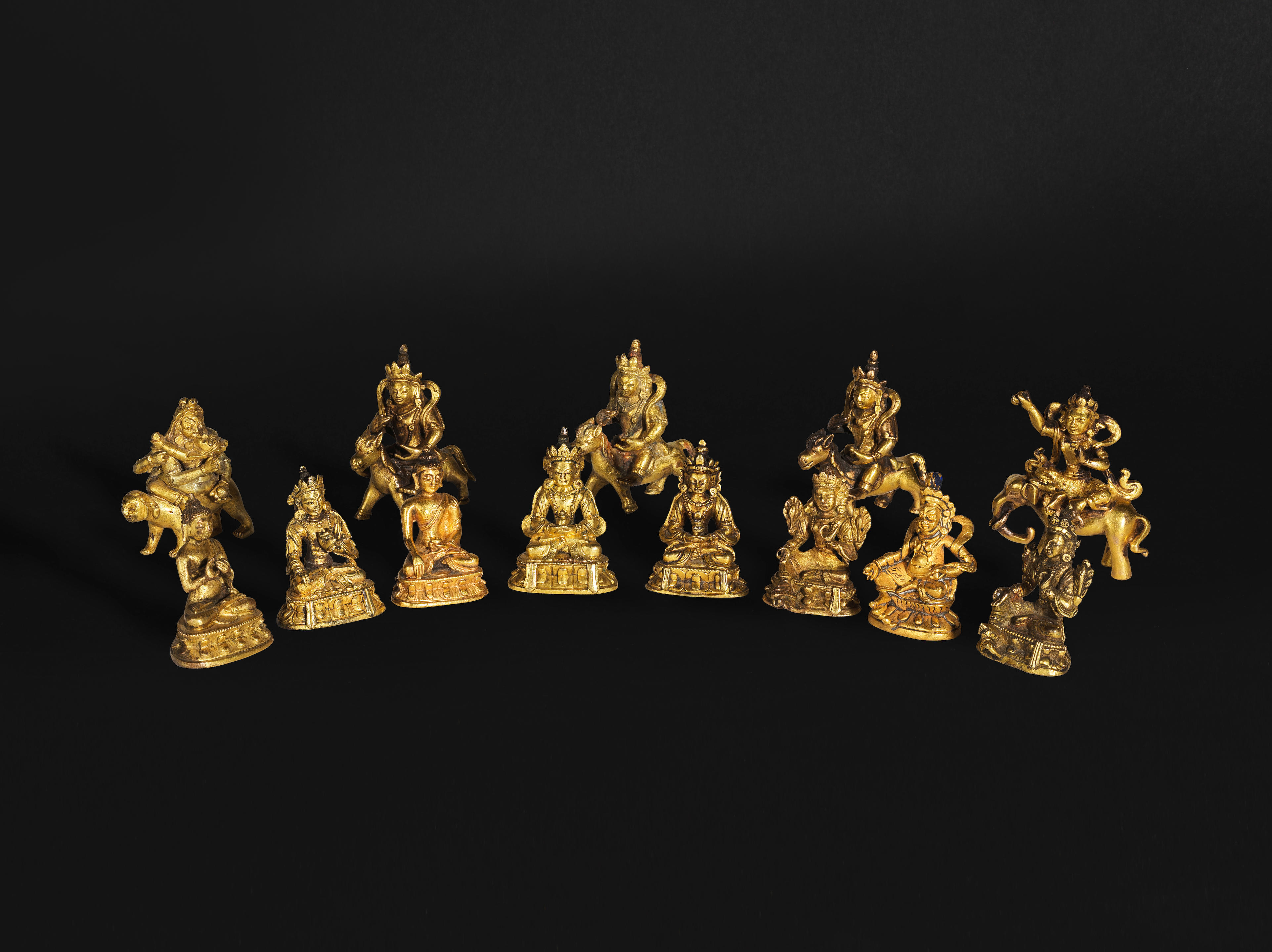 Appraisal: ENSEMBLE DE TREIZE FIGURINES DE DIVINIT S ET BODHISATTVAS EN