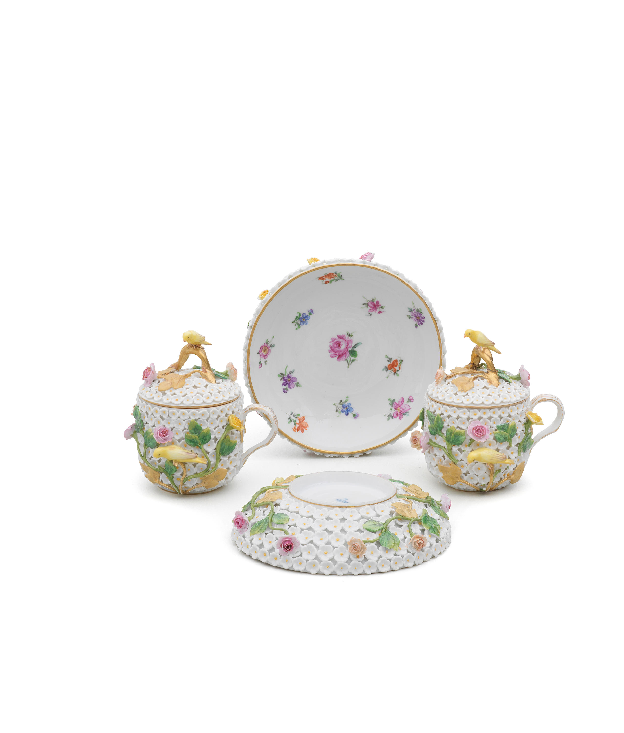 Appraisal: A PAIR OF MEISSEN 'SCHNEEBALLEN' CUPS COVERS AND SAUCERS TH