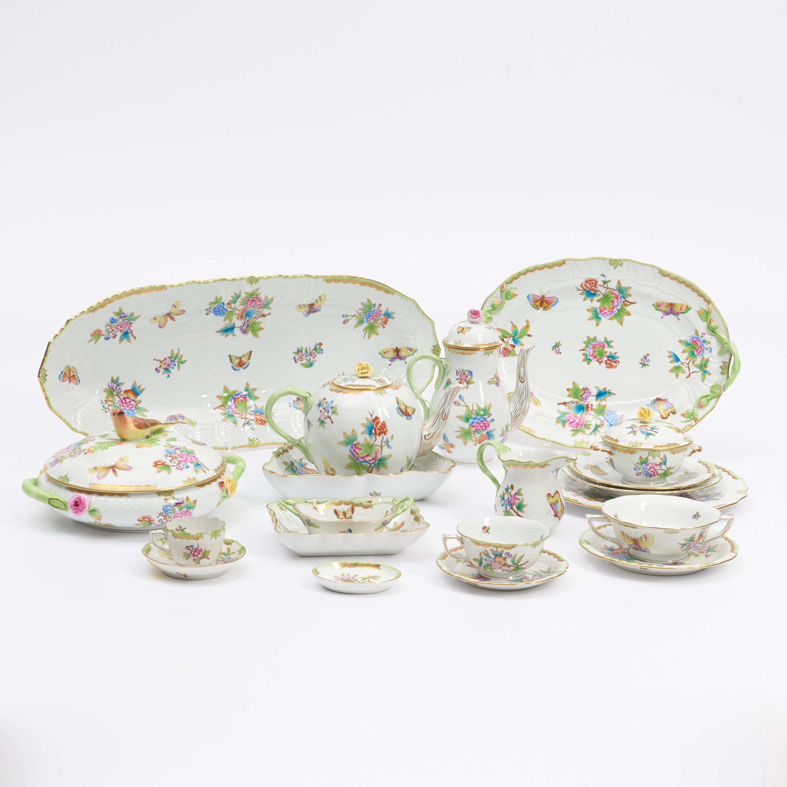 Appraisal: HEREND QUEEN VICTORIA PATTERN PORCELAIN DINNER SERVICE FOR TWELVE Hungary