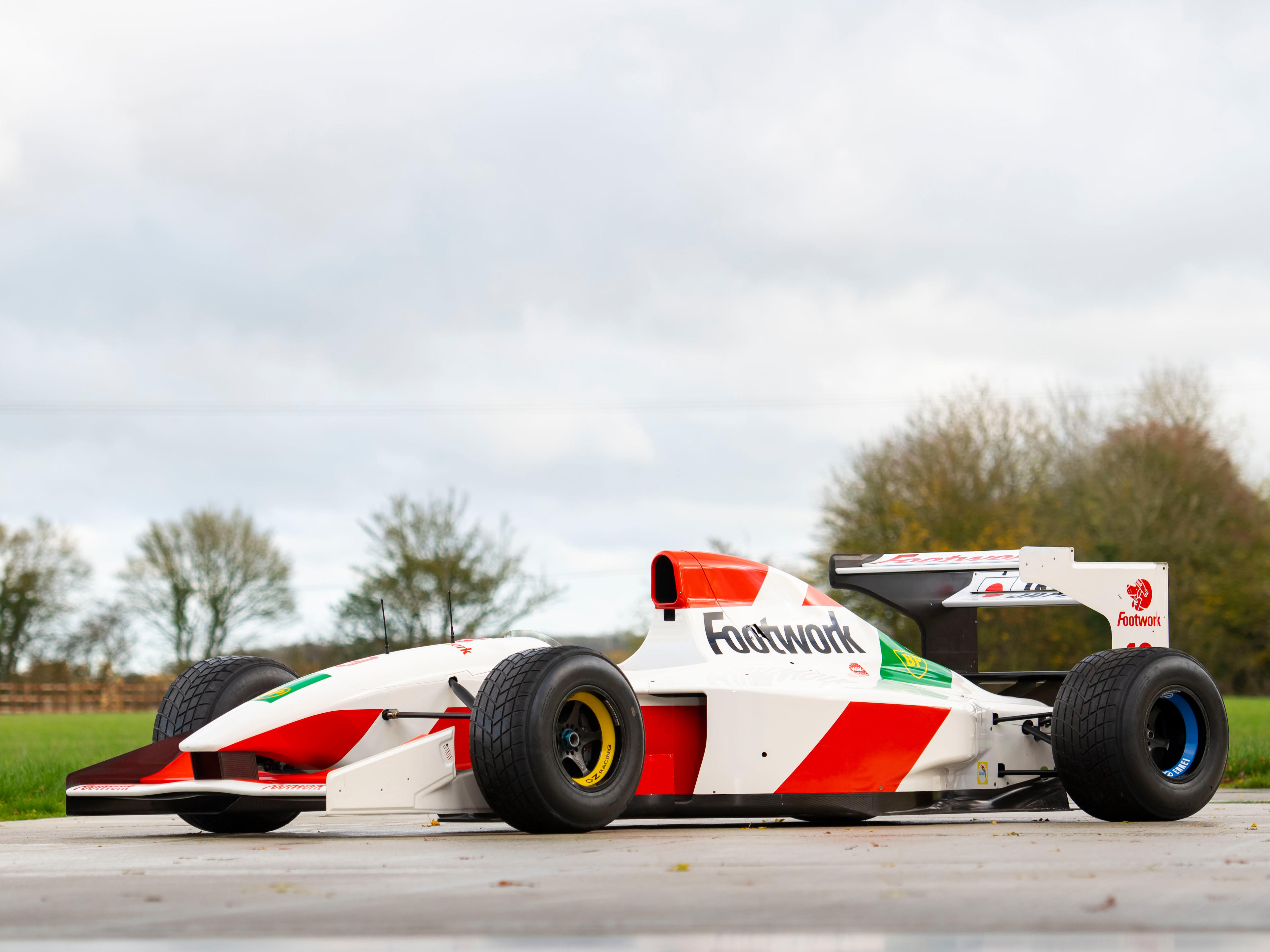 Appraisal: FOOTWORK ARROWS-MUGEN HONDA FA FORMULA RACING SINGLE-SEATER CHASSIS NO FA