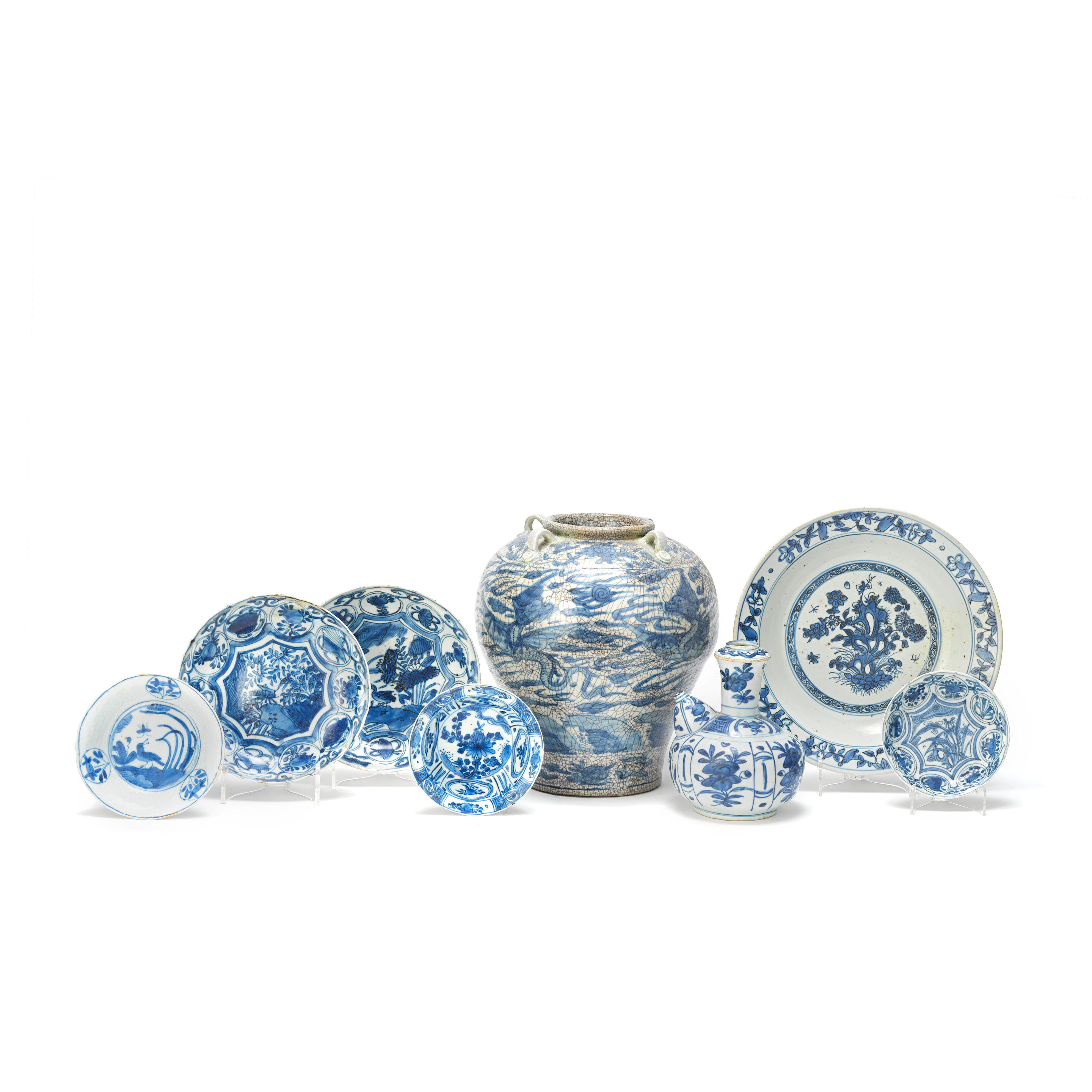 Appraisal: A GROUP OF EIGHT BLUE AND WHITE WARES Late Ming