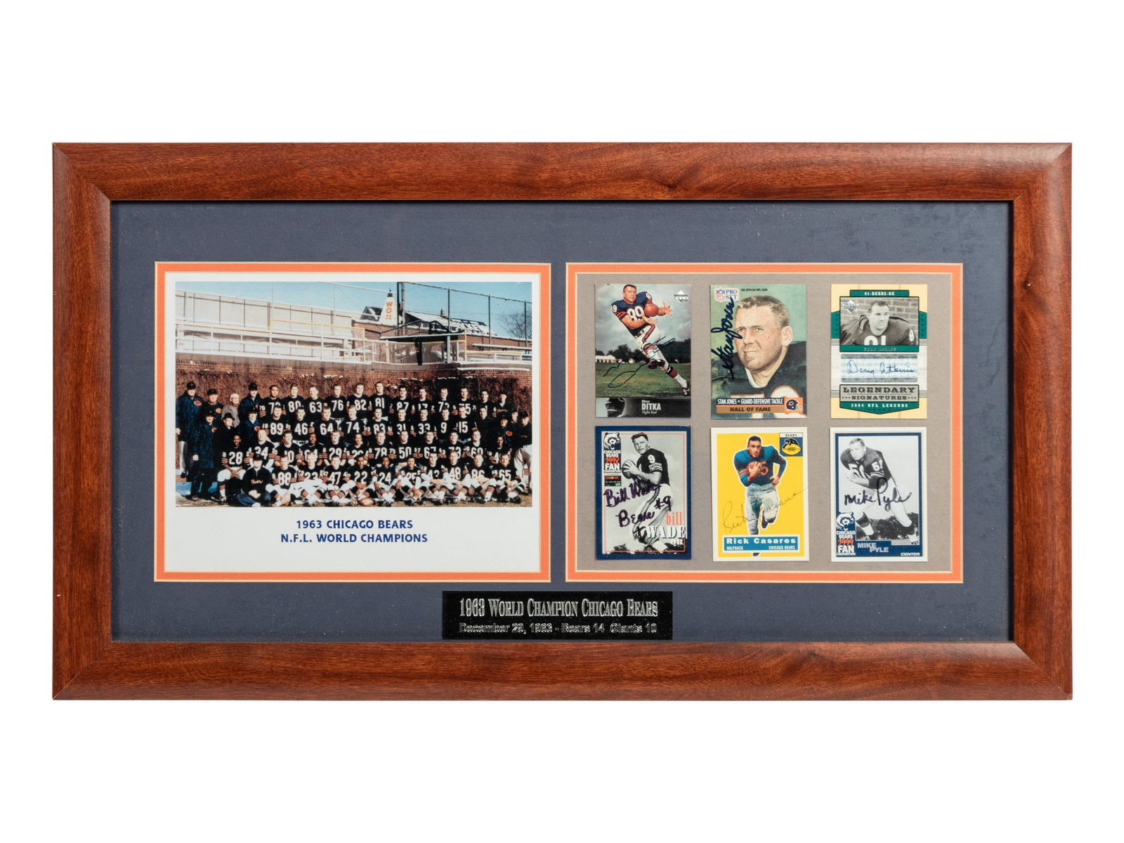 Appraisal: A Chicago Bears Legends Signed Autograph Trading Card Display comprising