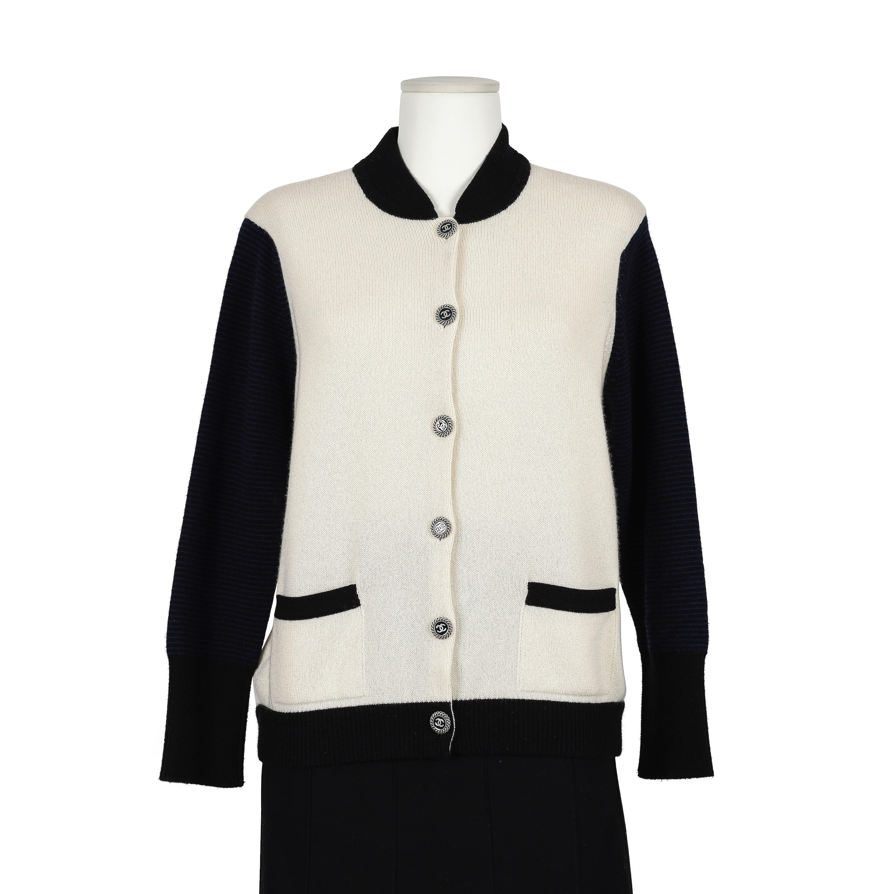 Appraisal: CHANEL COLLECTION PR T PORTER AUTOMNE HIVER GILET EN CACHEMIRE