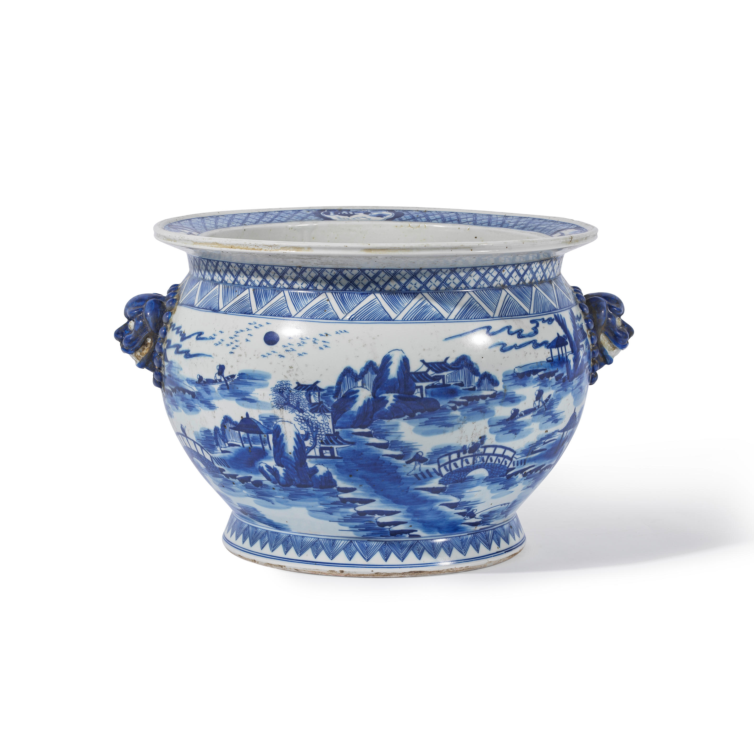 Appraisal: CHINE PAIRE DE GRANDS BASSINS EN PORCELAINE BLANCHE ET BLEUE