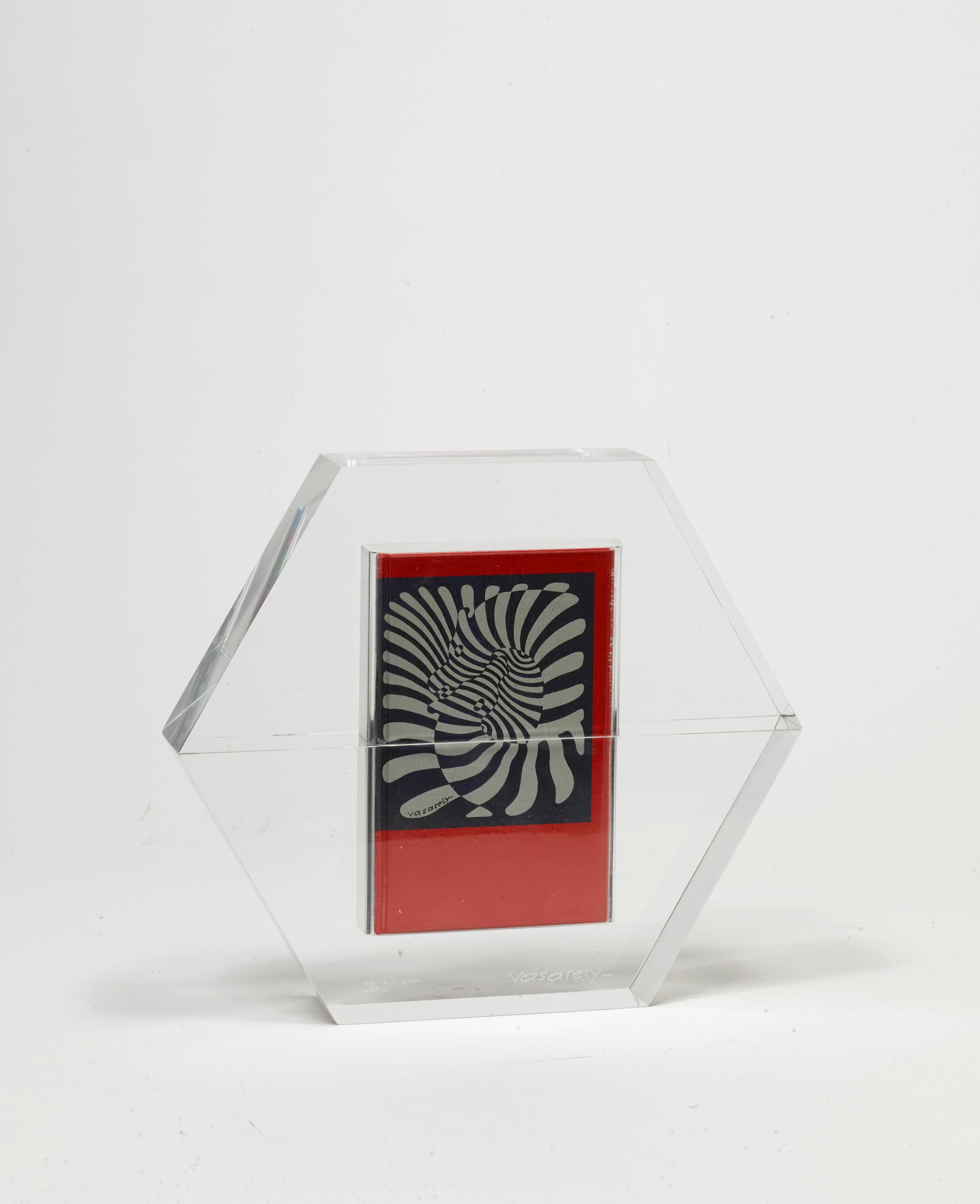 Appraisal: VICTOR VASARELY - HEXAGONE Sculpture de plexiglas contenant quatre ouvrages