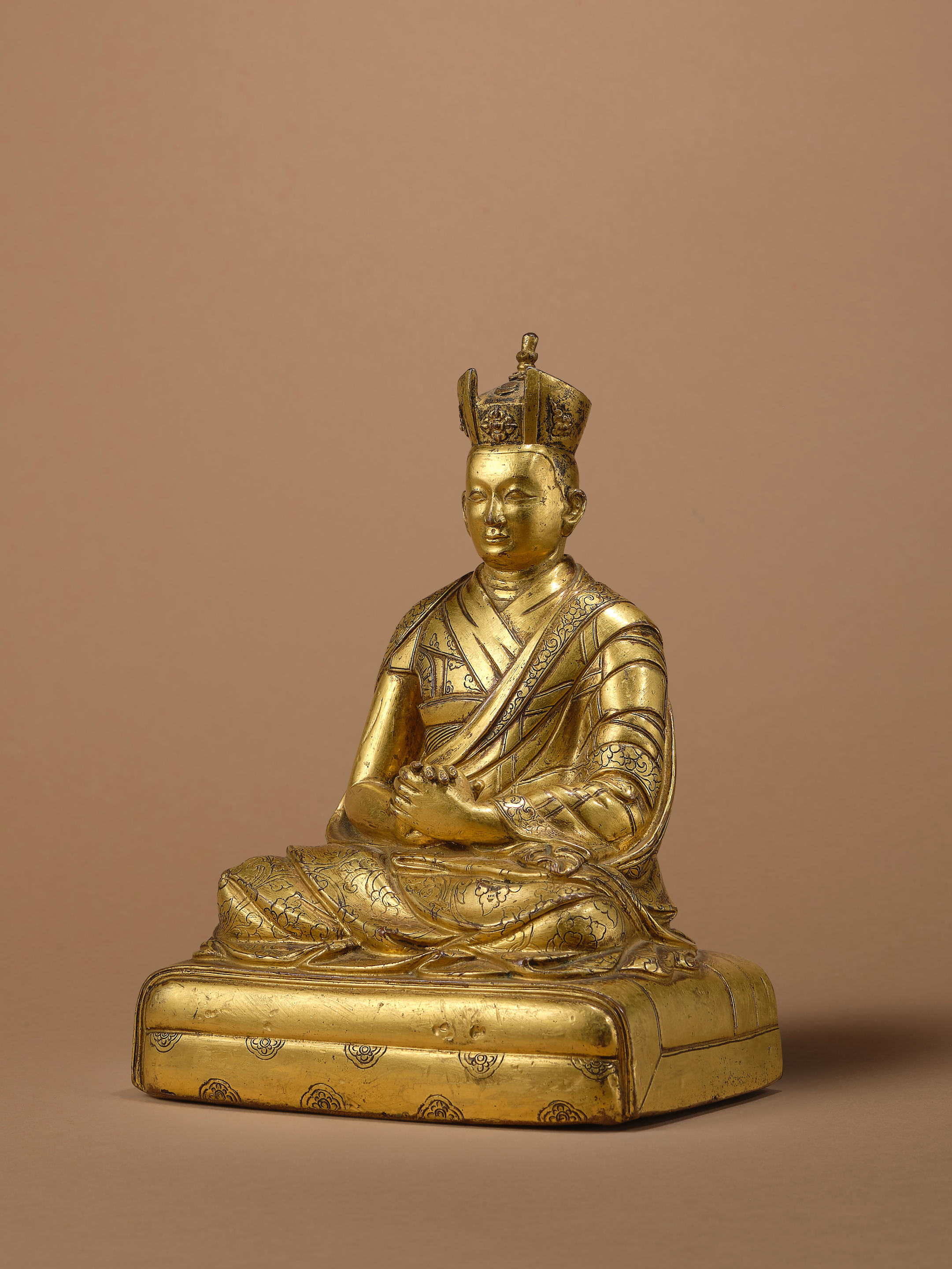 Appraisal: STATUETTE DU SEPTI ME KARMAPA CHODRAG GYATSO EN ALLIAGE DE