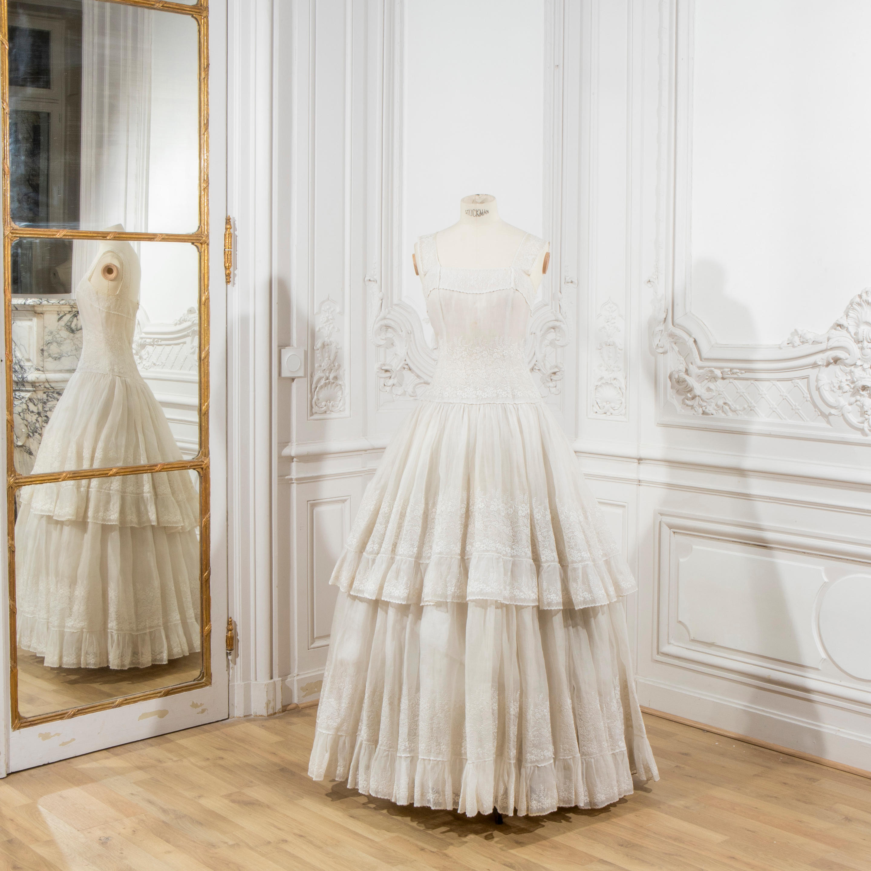 Appraisal: CHRISTIAN DIOR COLLECTION HAUTE COUTURE CIRCA ROBE DU SOIR LONGUE