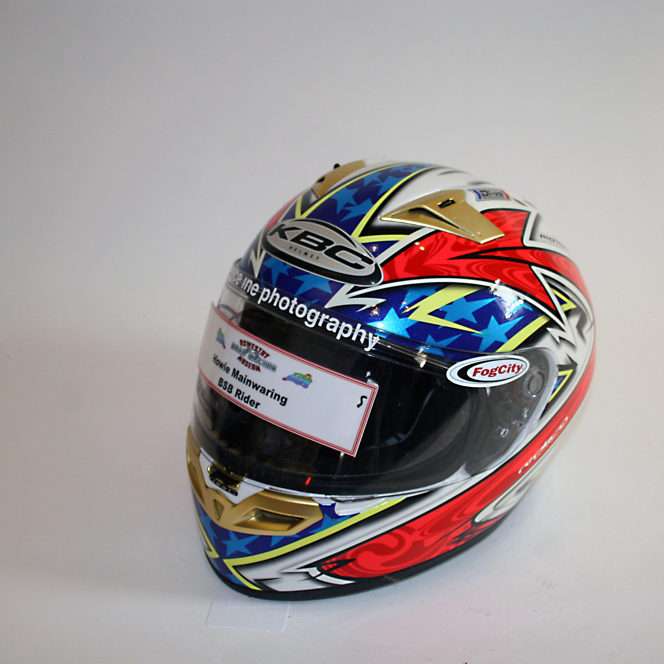 Appraisal: HOWIE MAINWARING A SIGNED FULL-FACE VR- HELMET BY KBC used