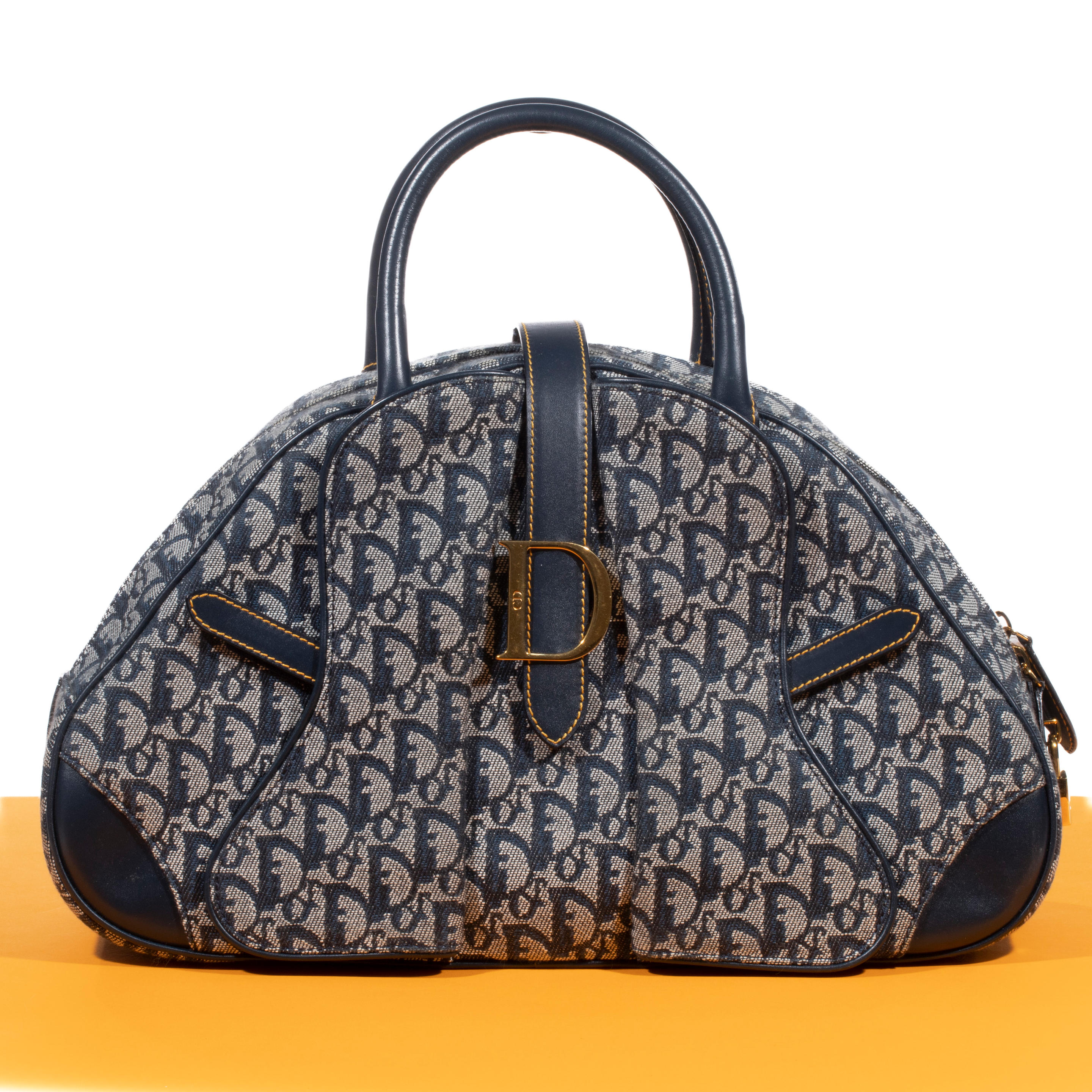 Appraisal: CHRISTIAN DIOR COLLECTION PR T PORTER PRINTEMPS-ET SAC DOUBLE SADDLE