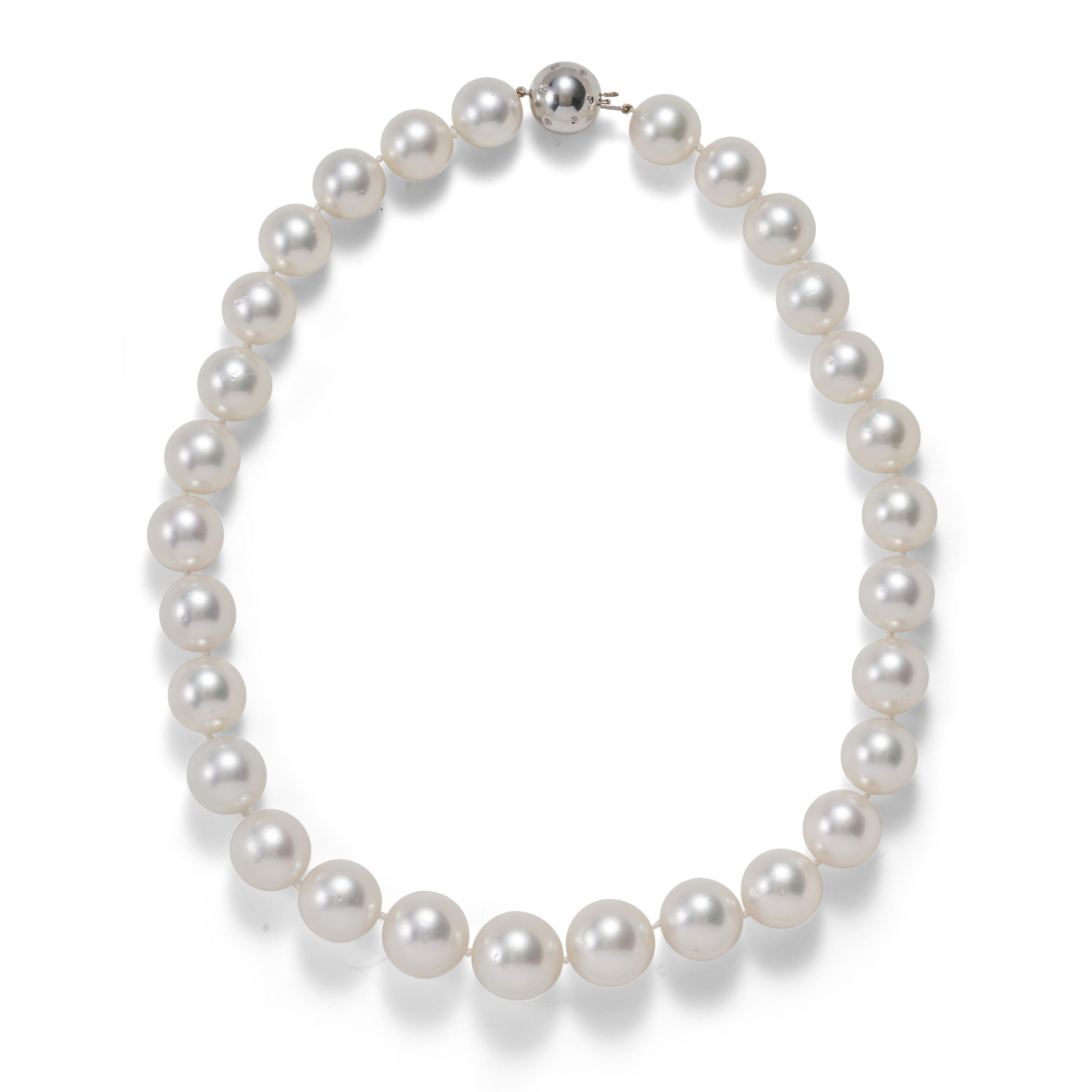 Appraisal: A SOUTH SEA PEARL NECKLACE Composed of twenty-nine pearls graduating