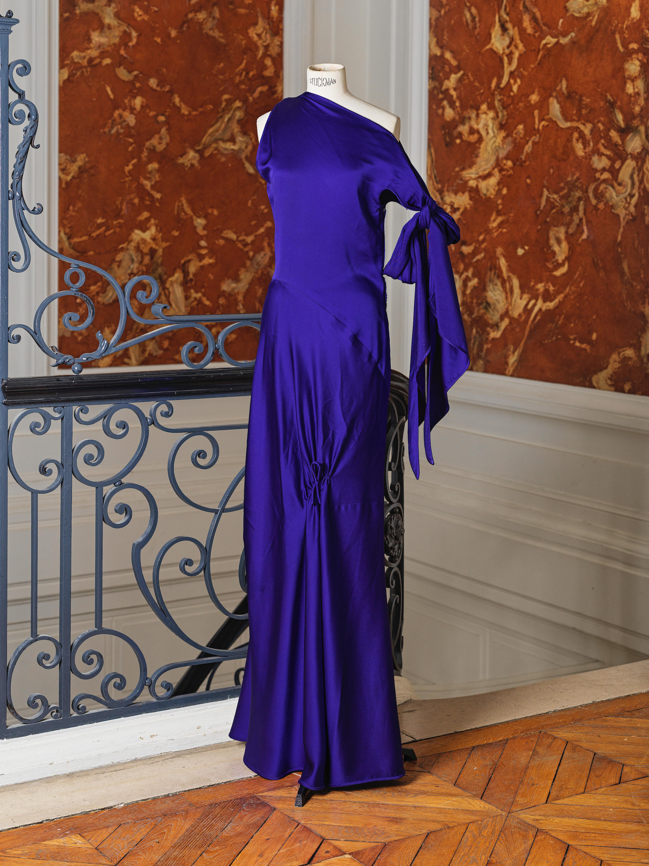 Appraisal: PHILIPPE VENET COLLECTION HAUTE COUTURE CIRCA ROBE DU SOIR LONGUE