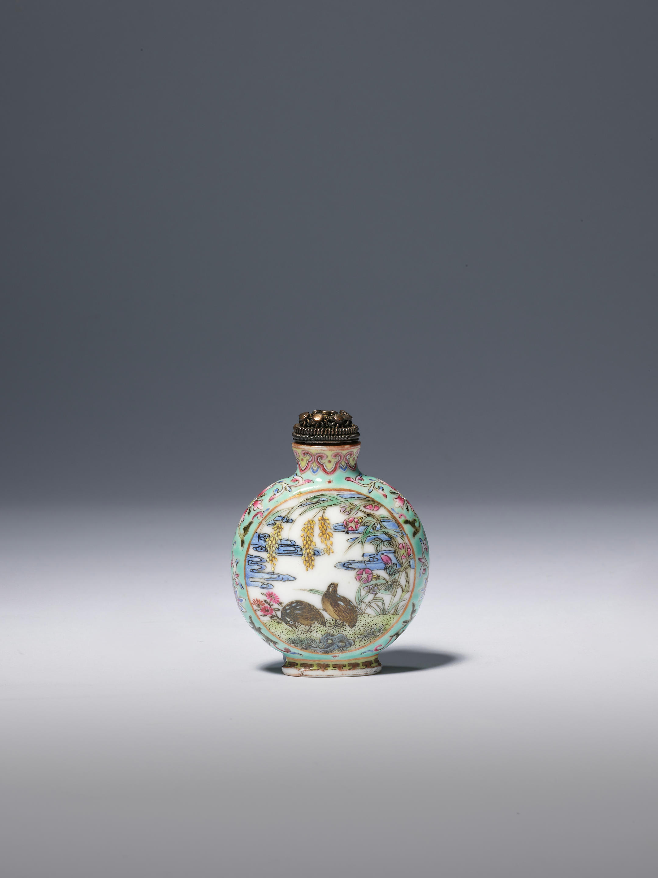 Appraisal: A FINE FAMILLE ROSE PORCELAIN 'MAGPIES' SNUFF BOTTLE Qianlong six-character