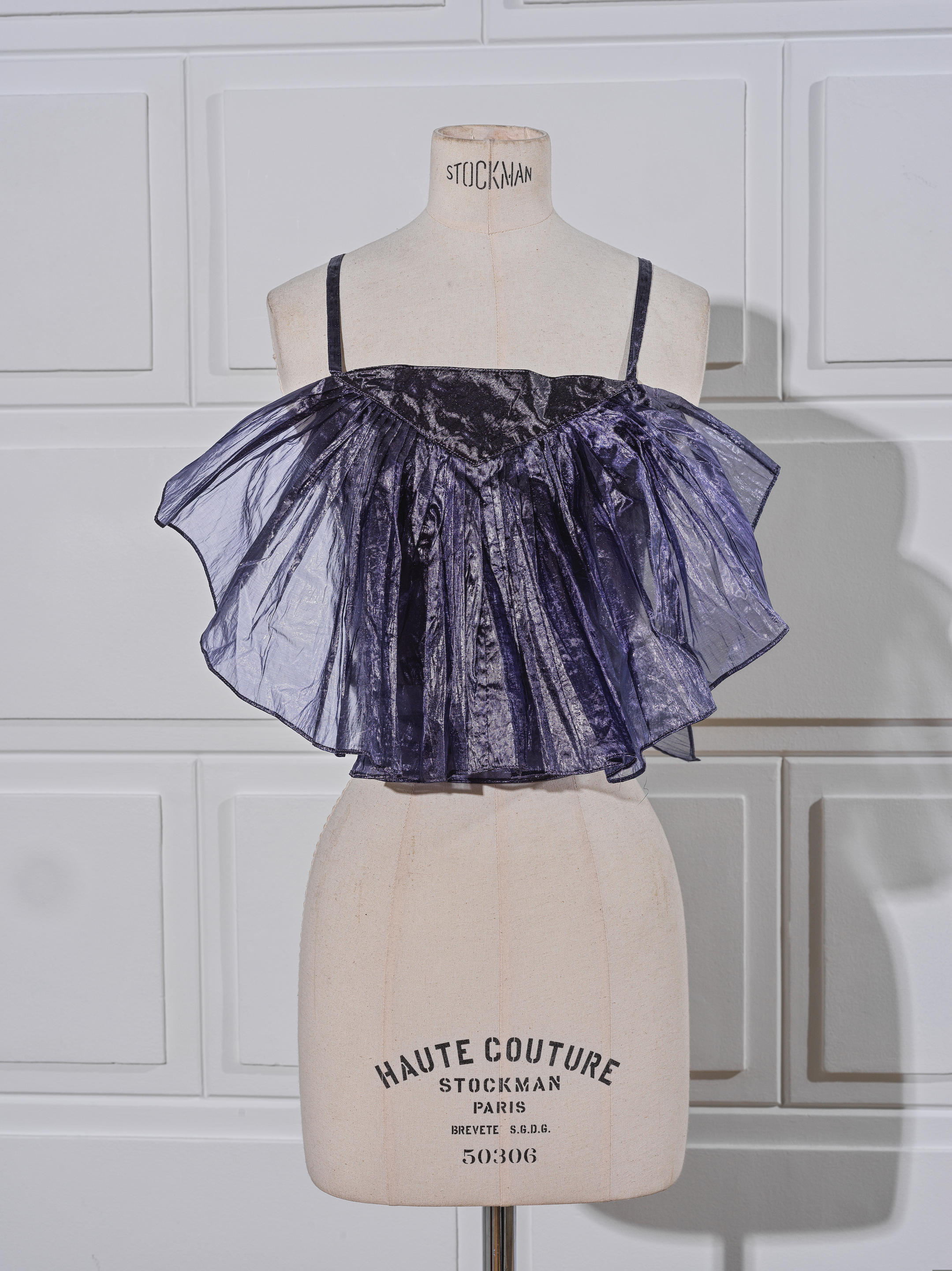 Appraisal: ISSEY MIYAKE COLLECTION PR T PORTER TOP EN ORGANZA VIOLET