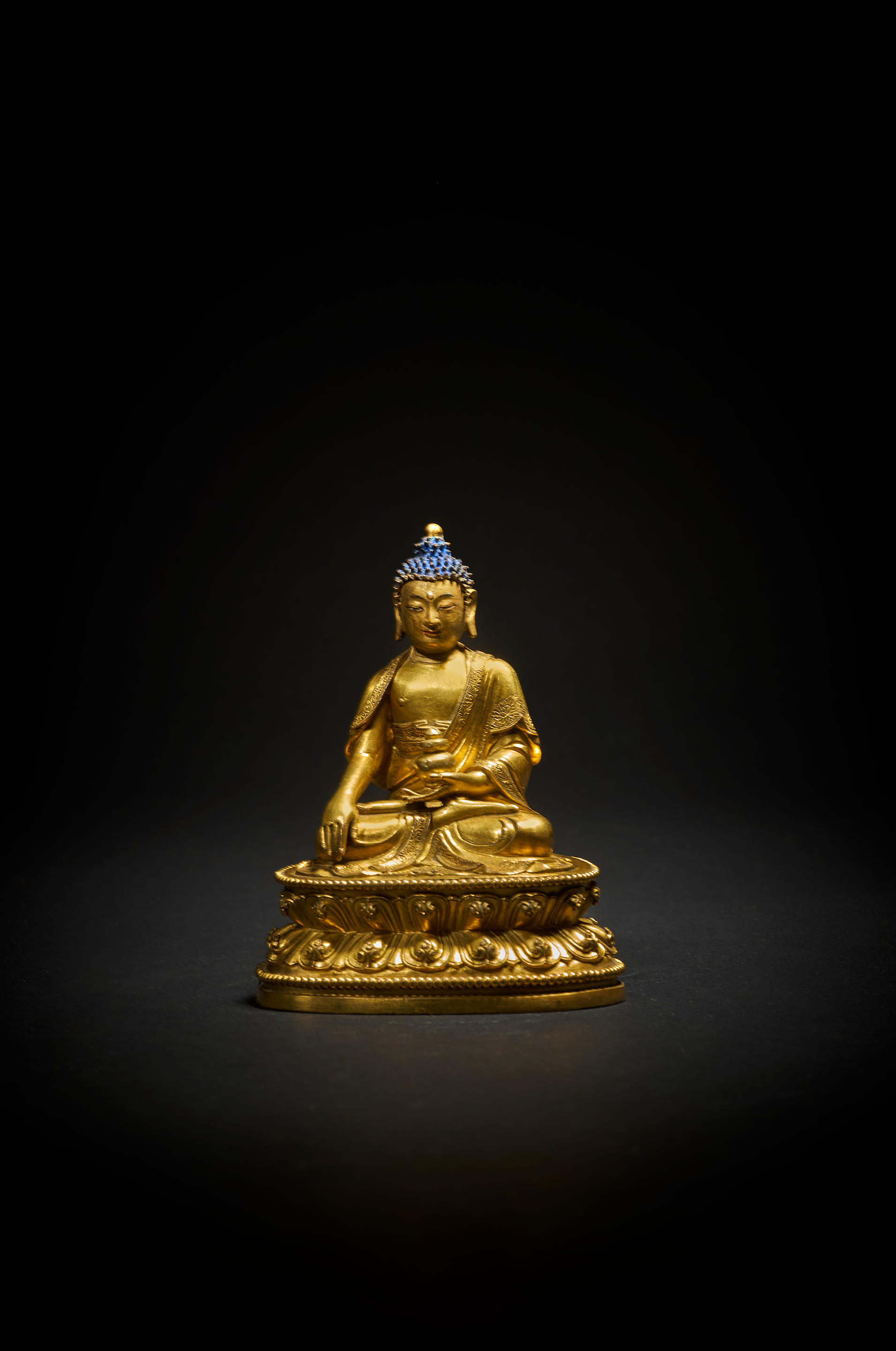 Appraisal: PETITE STATUETTE DE BOUDDHA AMITAYUS EN BRONZE DOR XVIIIe si