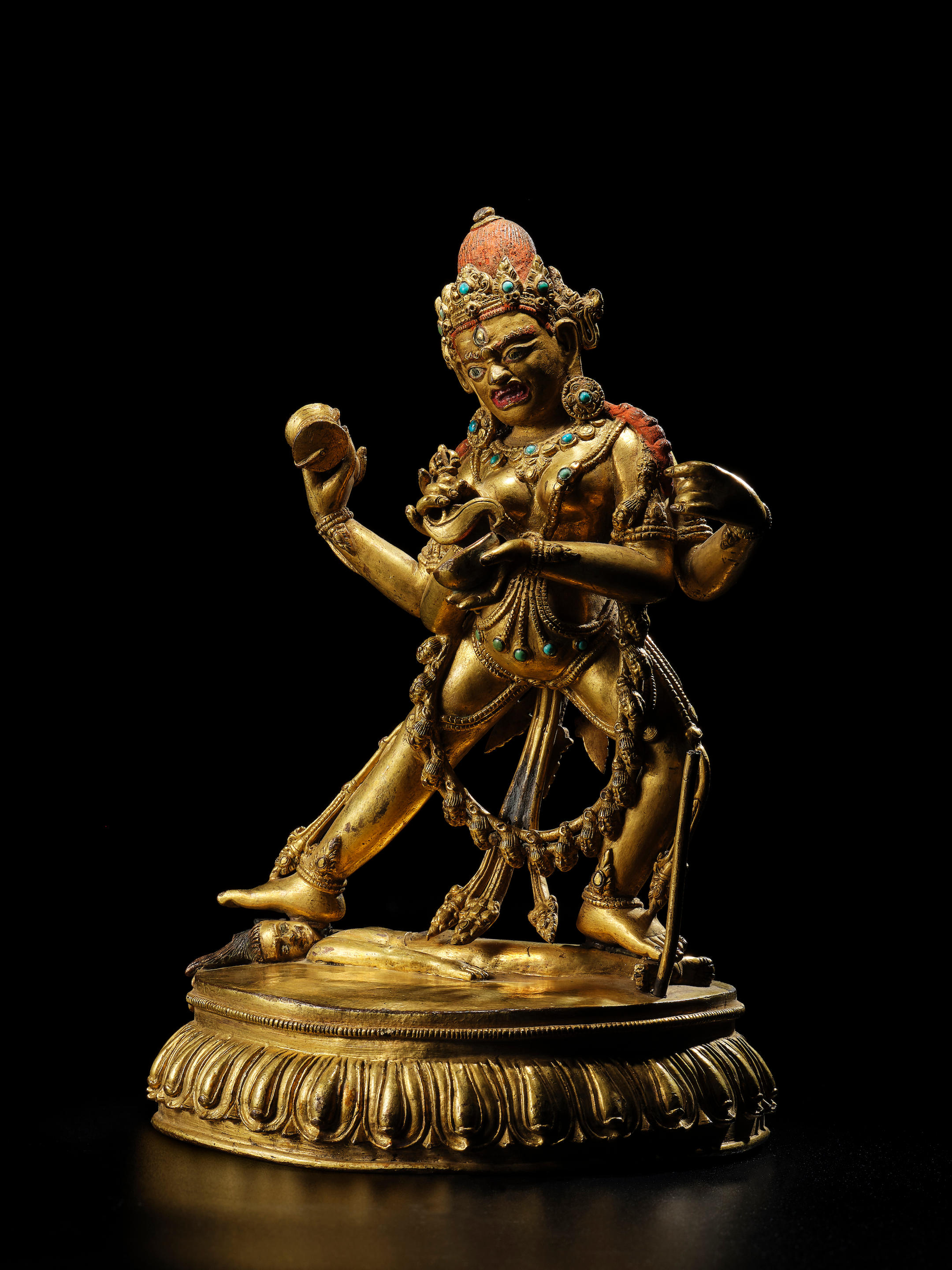 Appraisal: STATUETTE DE DIVINIT EN ALLIAGE DE CUIVRE DOR D'UN MANDALA