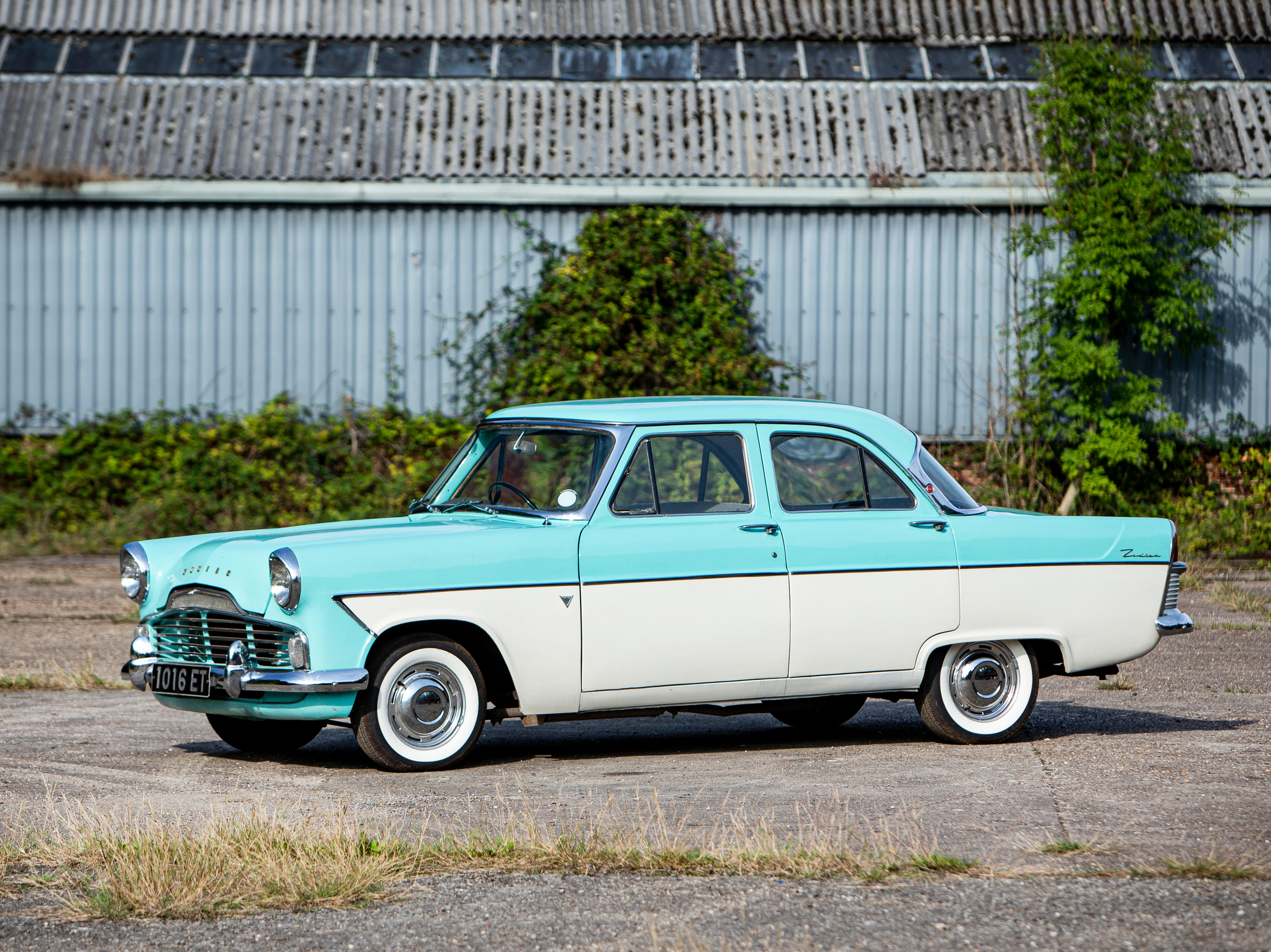 Appraisal: FORD ZODIAC MKII SALOON REGISTRATION NO ET CHASSIS NO ENGINE