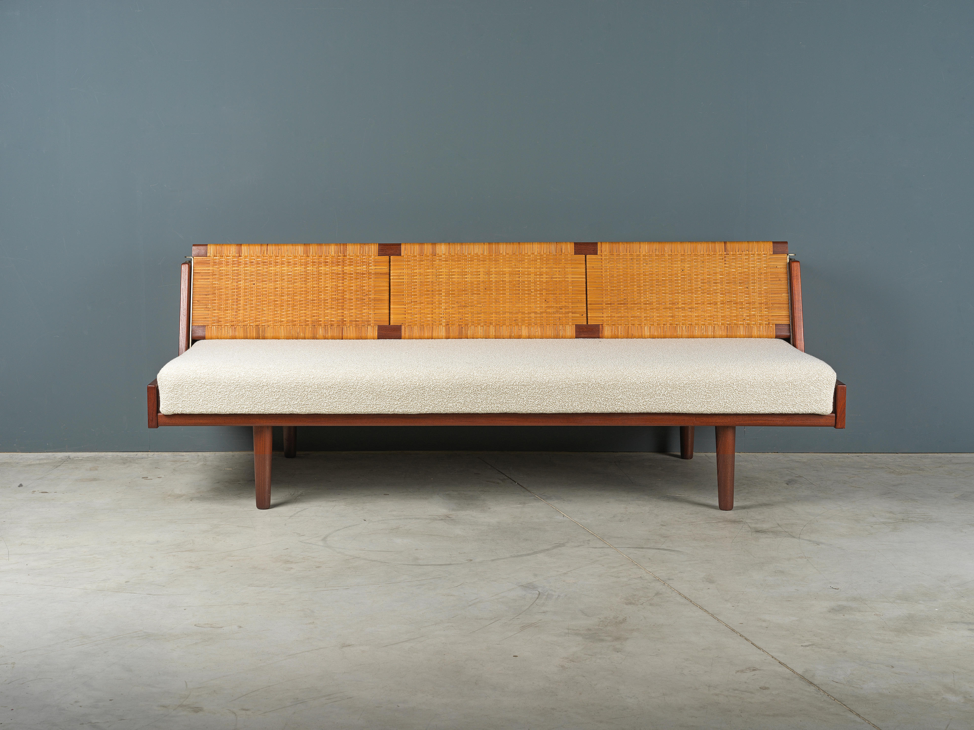 Appraisal: HANS J WEGNER - Banquette convertible mod GE Circa Edition