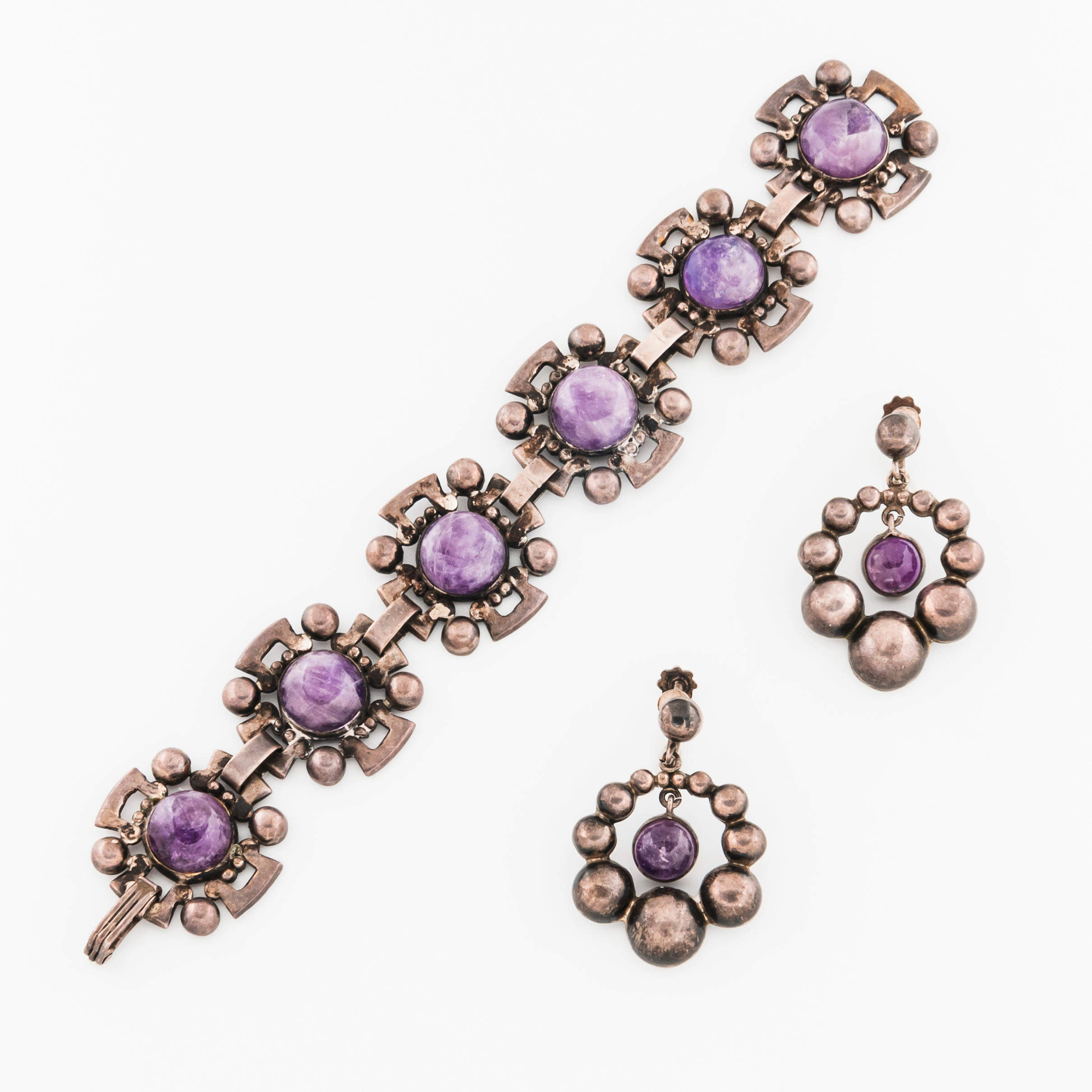 Appraisal: A SILVER AND AMETHYST BRACELET AND EARRINGS MEXICO Set with