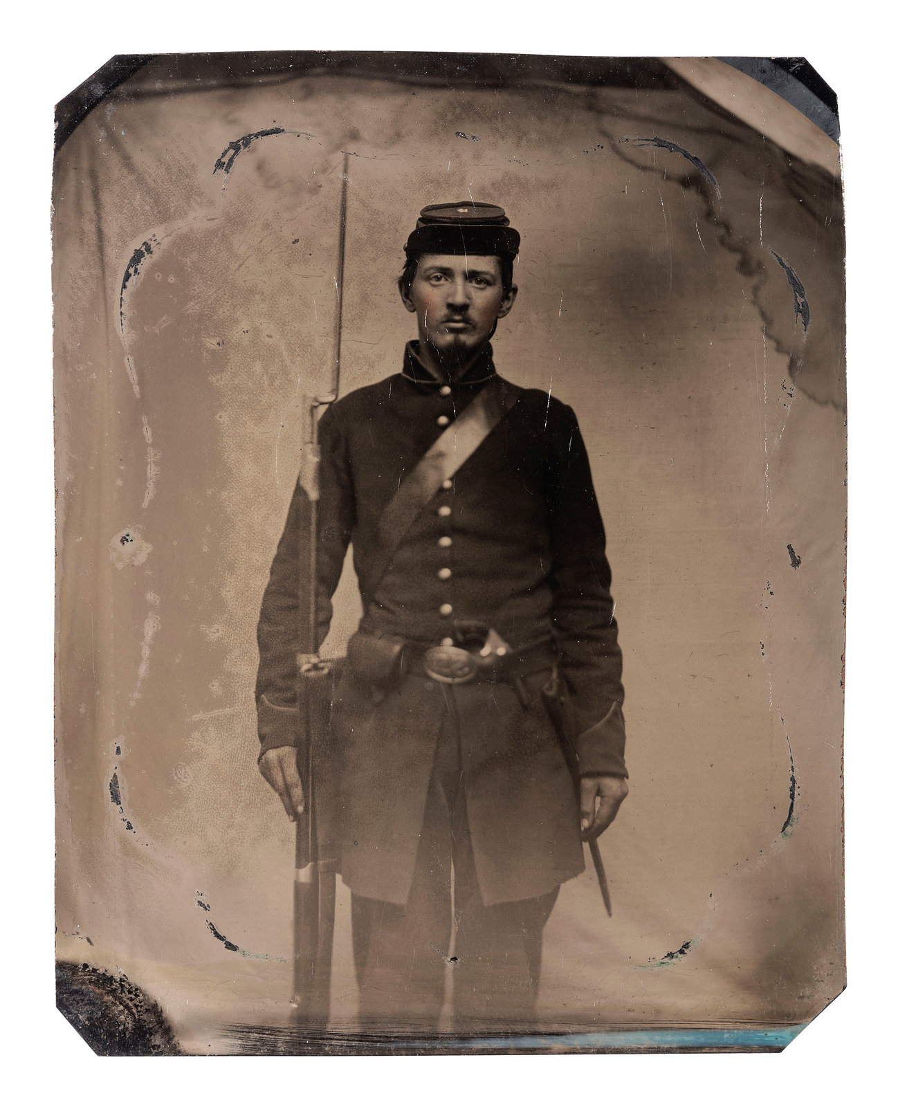 Appraisal: CIVIL WAR Tintype of an armed Federal infantry private x