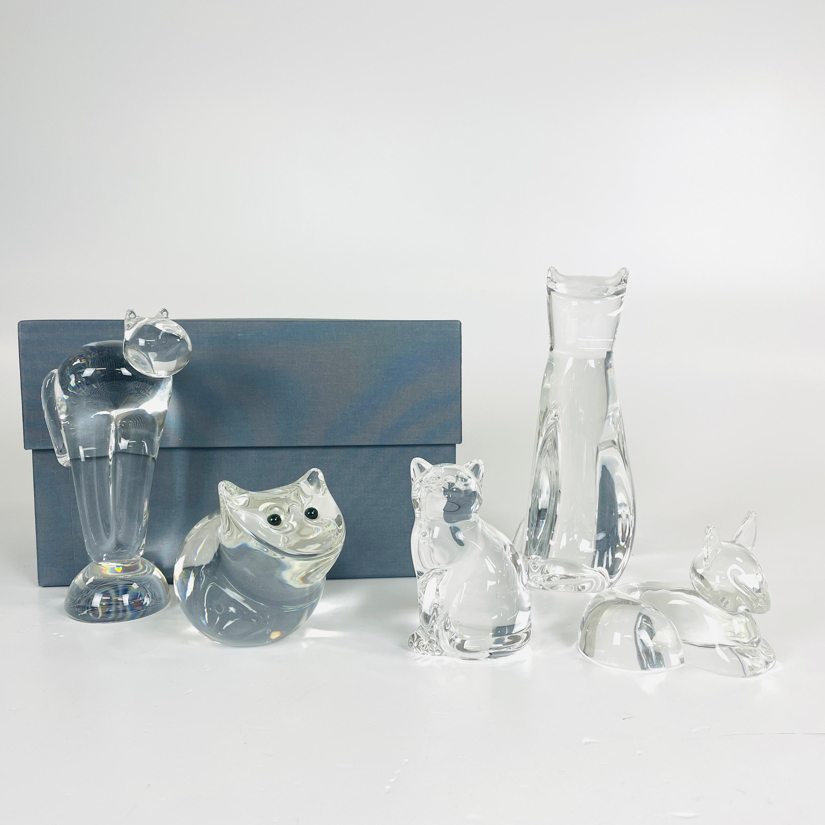 Appraisal: FIVE STEUBEN GLASS CATS Corning New York designed - all