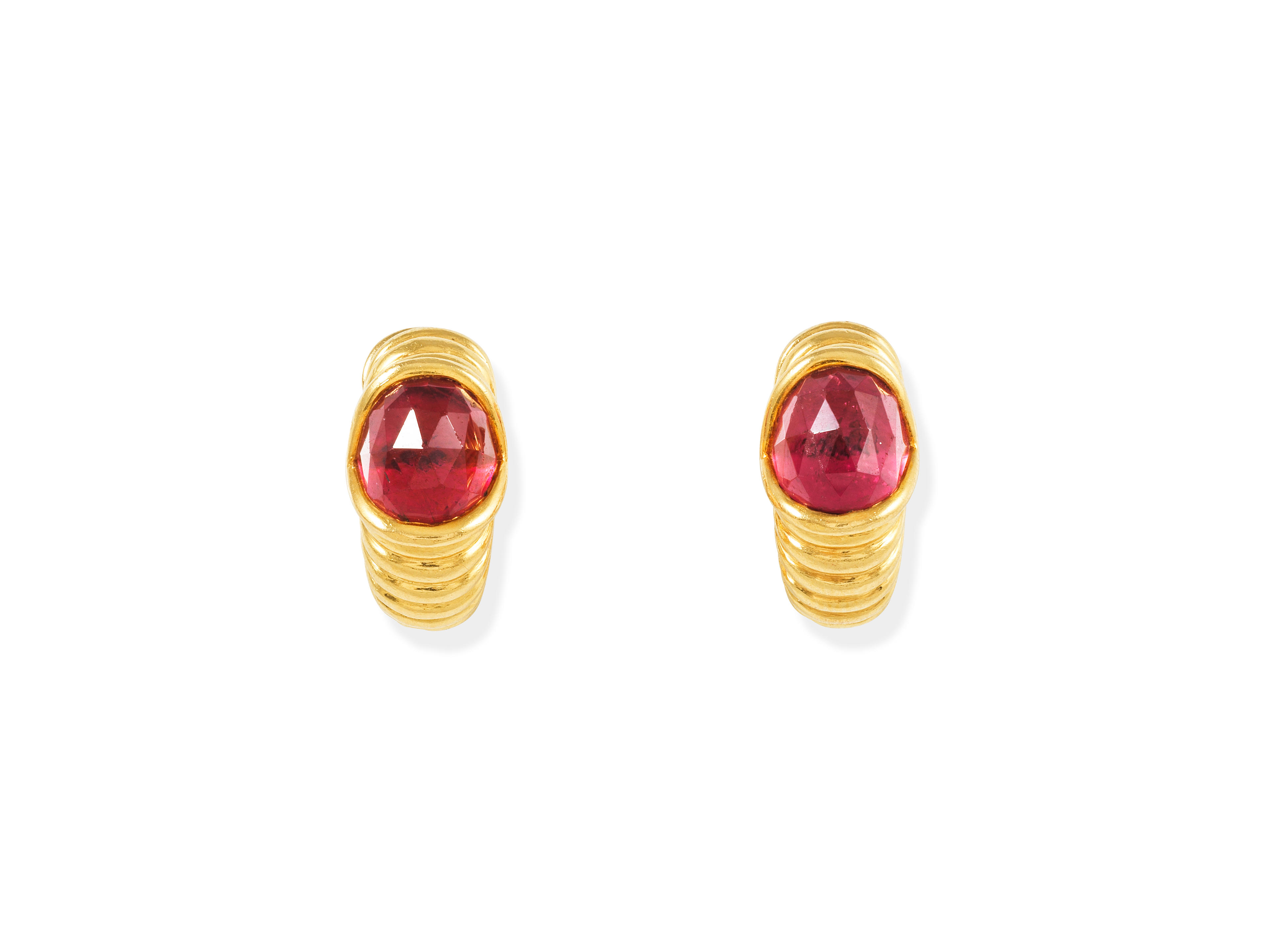 Appraisal: BULGARI PAIRE DE BOUCLES D'OREILLE TOURMALINES Chacune d cor de