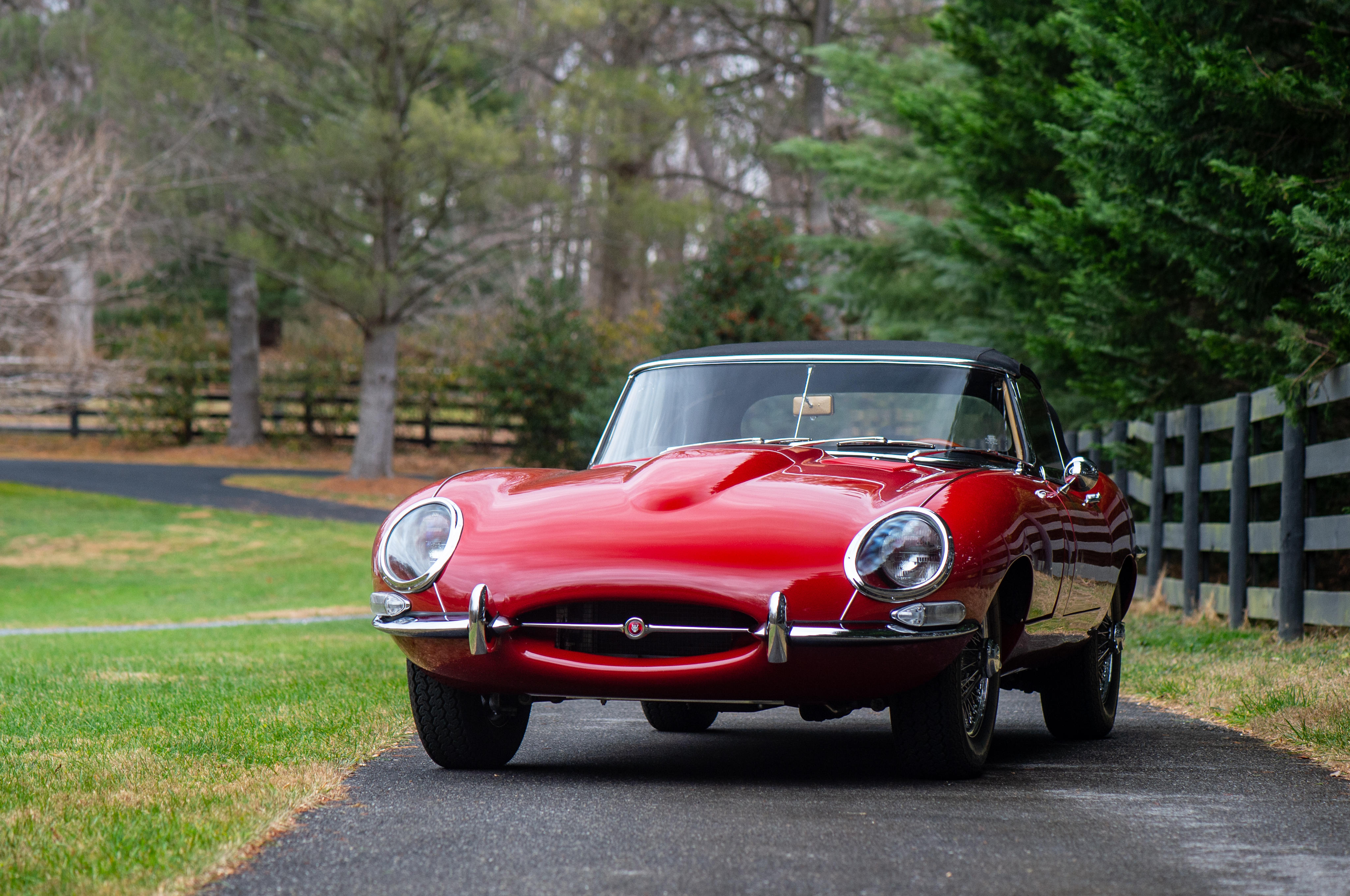 Appraisal: JAGUAR E-TYPE SERIES I 'FLAT FLOOR' ROADSTER CHASSIS NO ENGINE