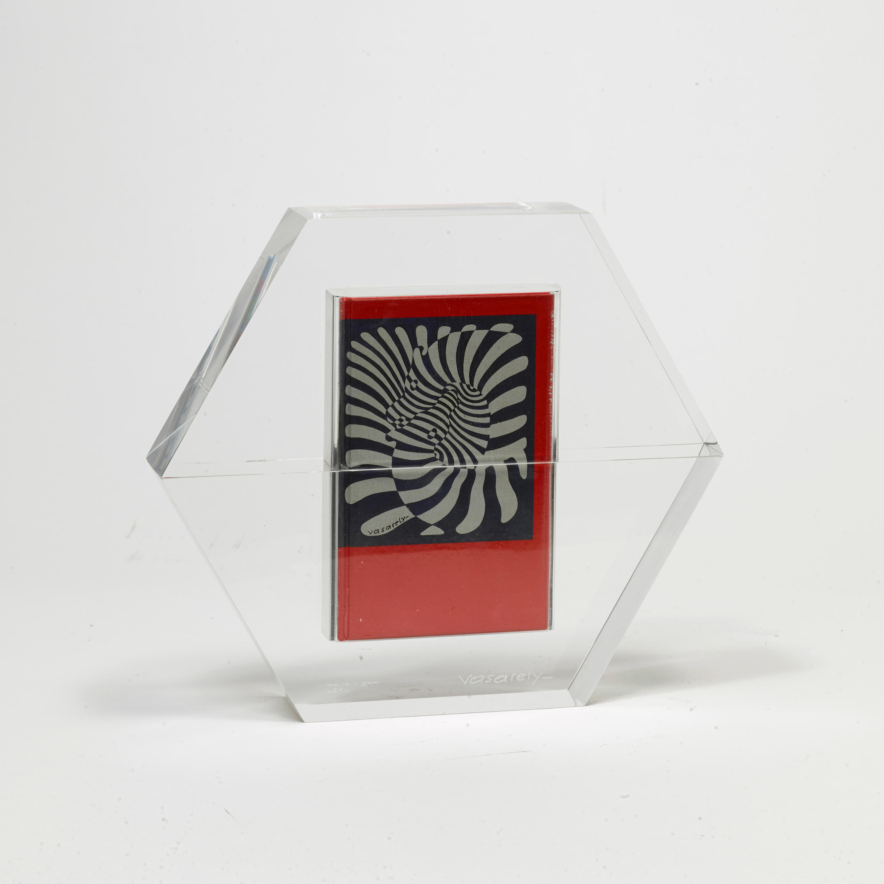 Appraisal: VICTOR VASARELY - Hexagone Sculpture de plexiglas contenant quatre ouvrages