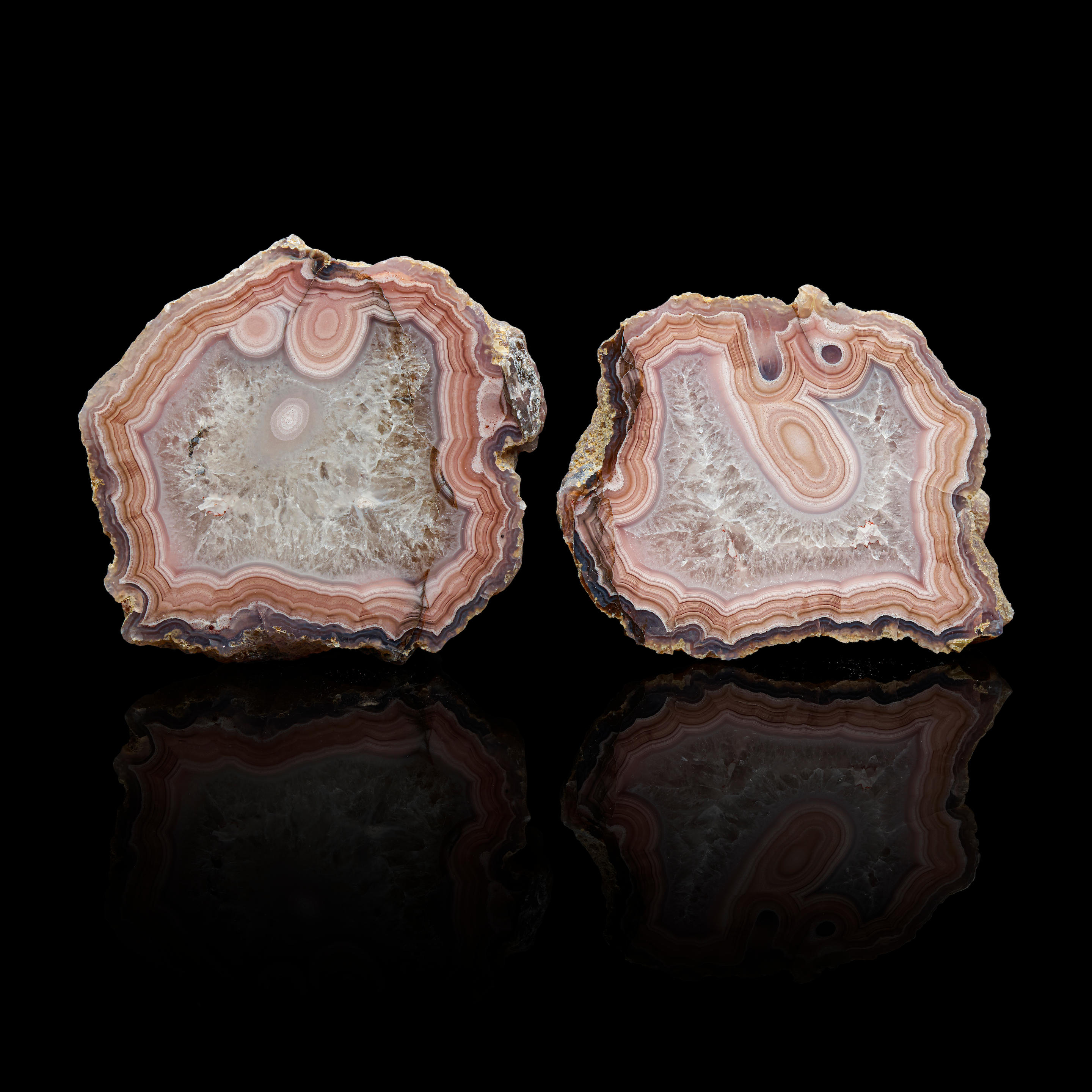 Appraisal: LAGUNA AGATE SPLIT WITH PARALLAX EFFECT Estacion Ojo Laguna Ahumada