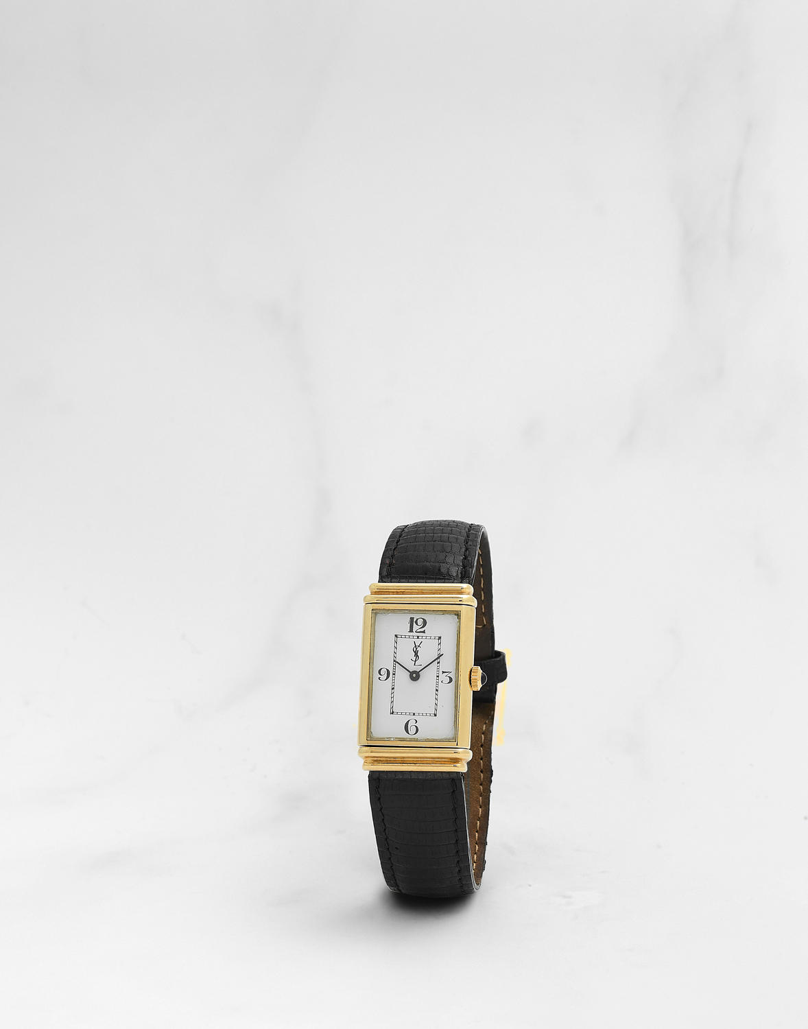 Appraisal: YVES SAINT LAURENT MONTRE BRACELET EN OR JAUNE K RECTANGULAIRE