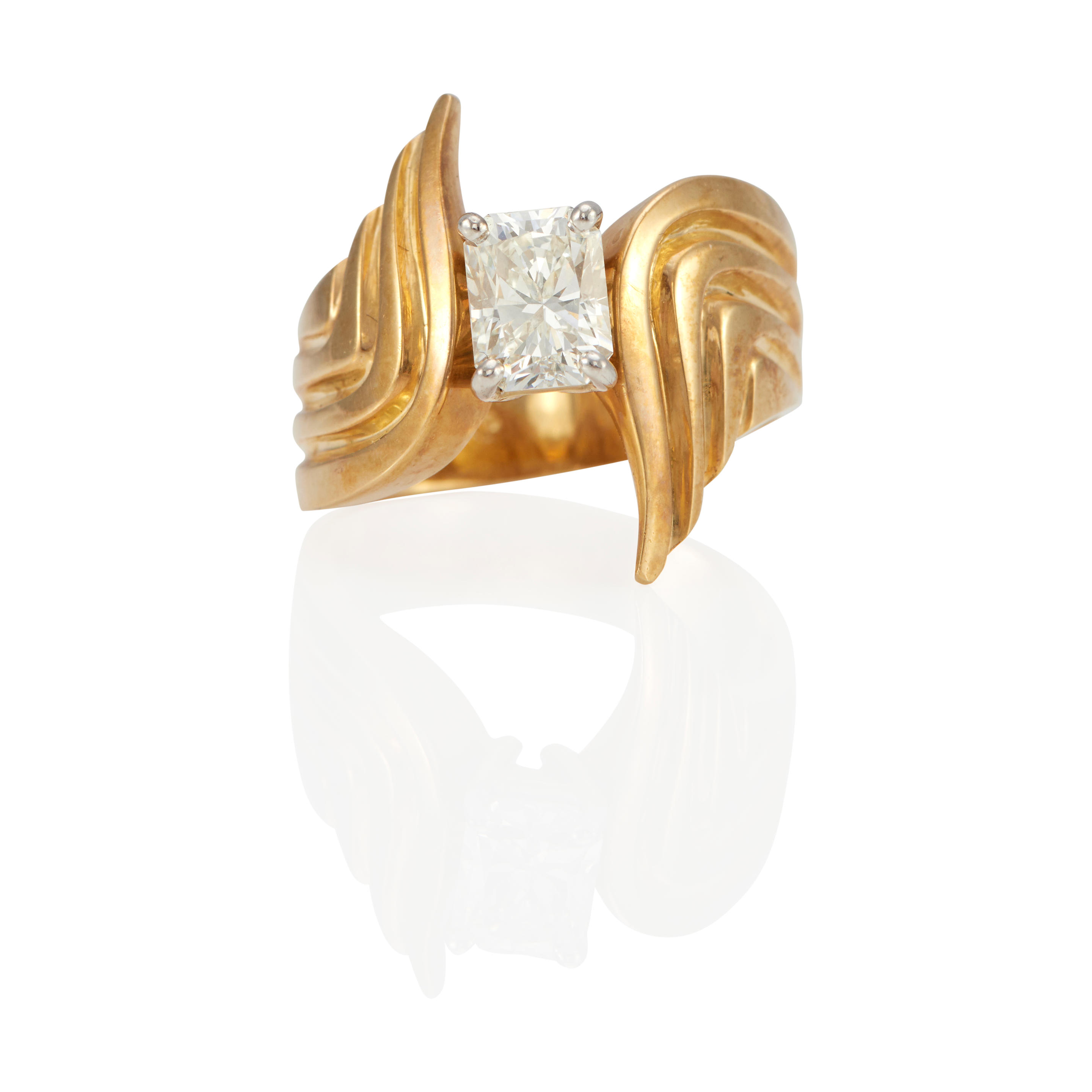 Appraisal: A K GOLD AND DIAMOND RING k yellow gold radiant-cut