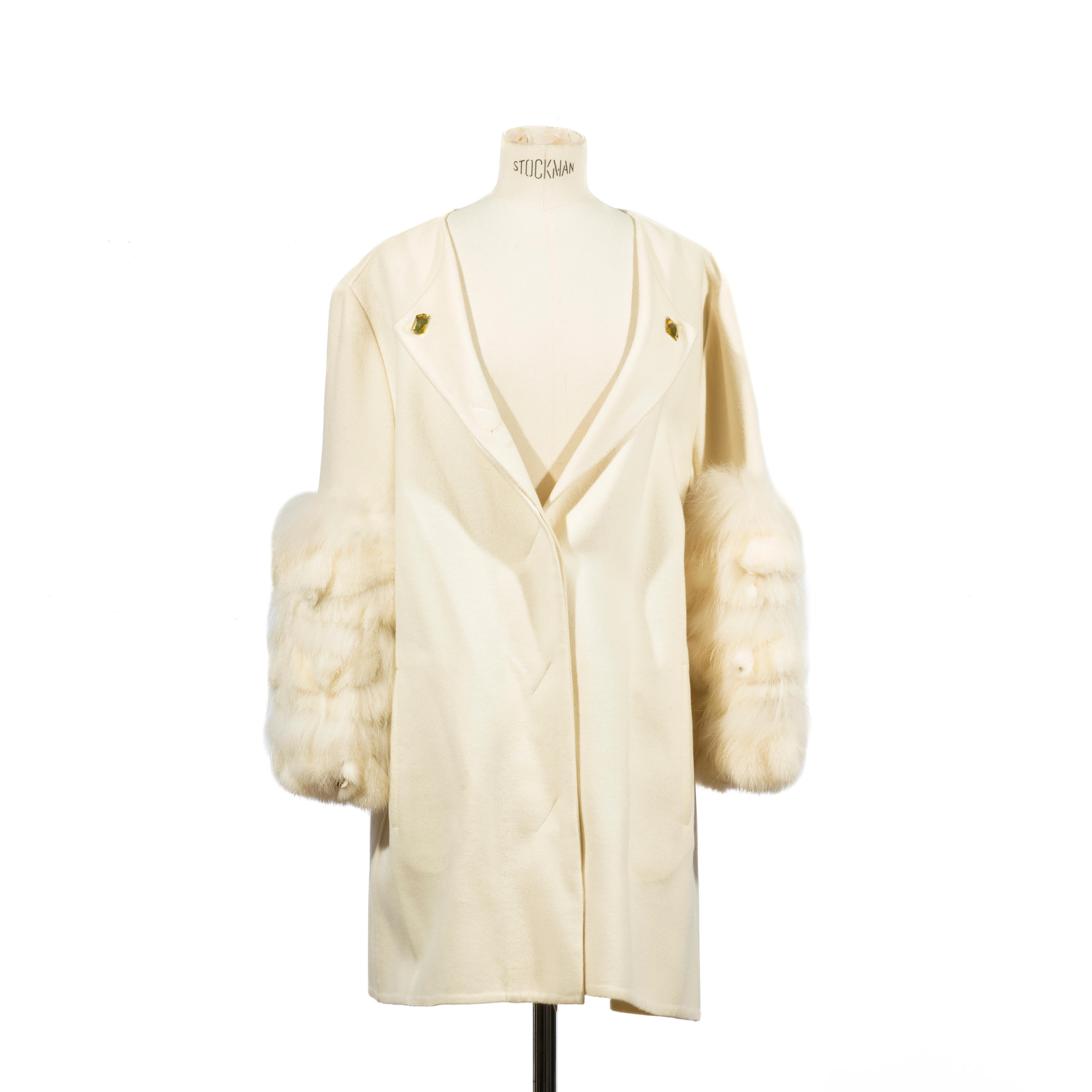 Appraisal: ERMANNO SCERVINO MANTEAU COURT En laine cru des manches recouverts