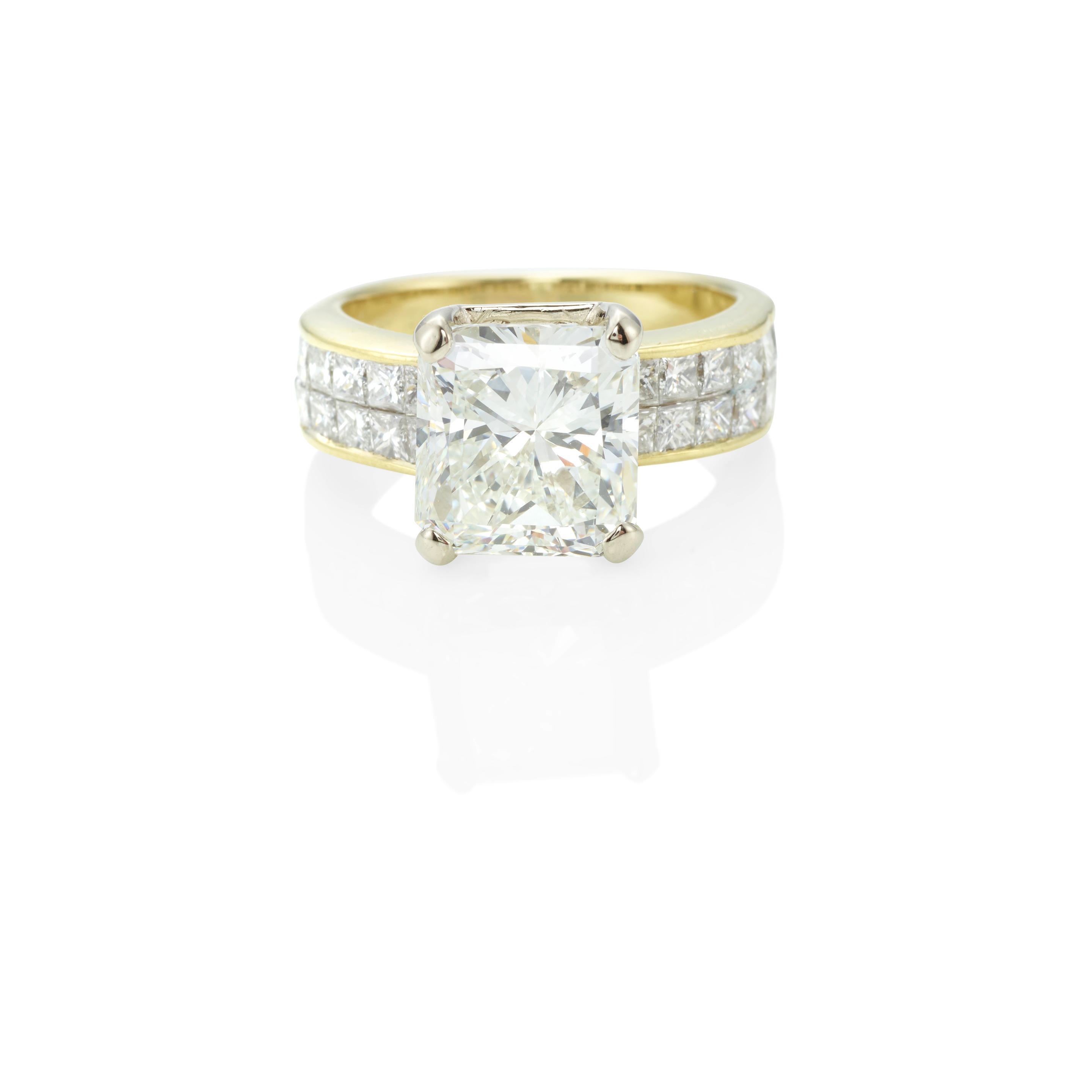 Appraisal: AN K GOLD K WHITE GOLD AND DIAMOND RING Featuring