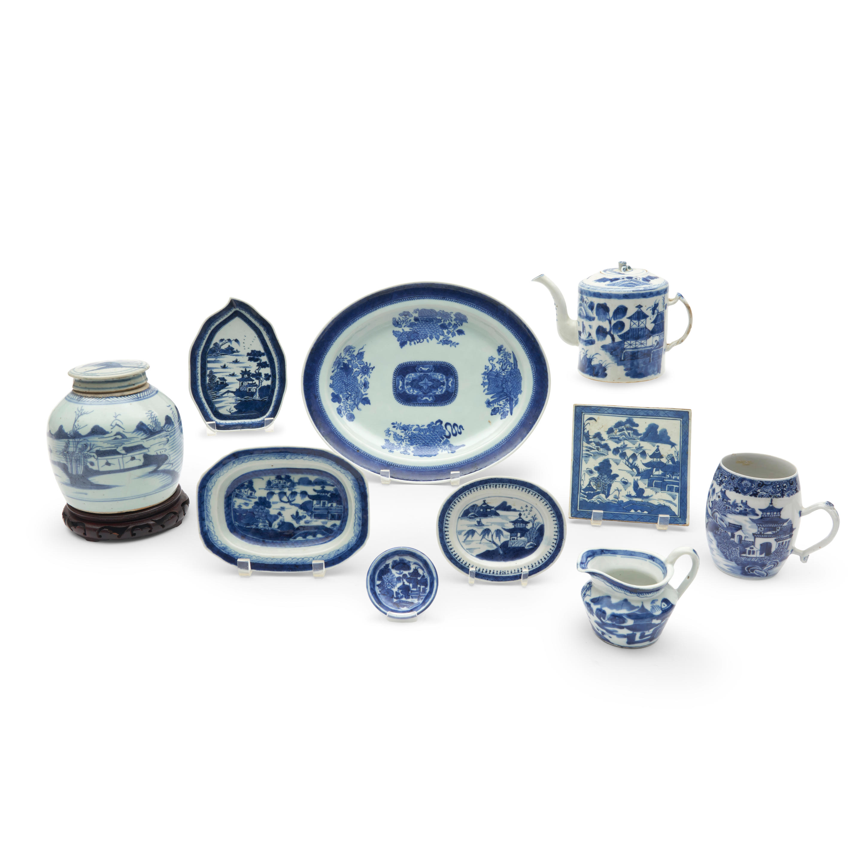 Appraisal: TEN PORCELAIN ITEMS China th century Assembled group includes a