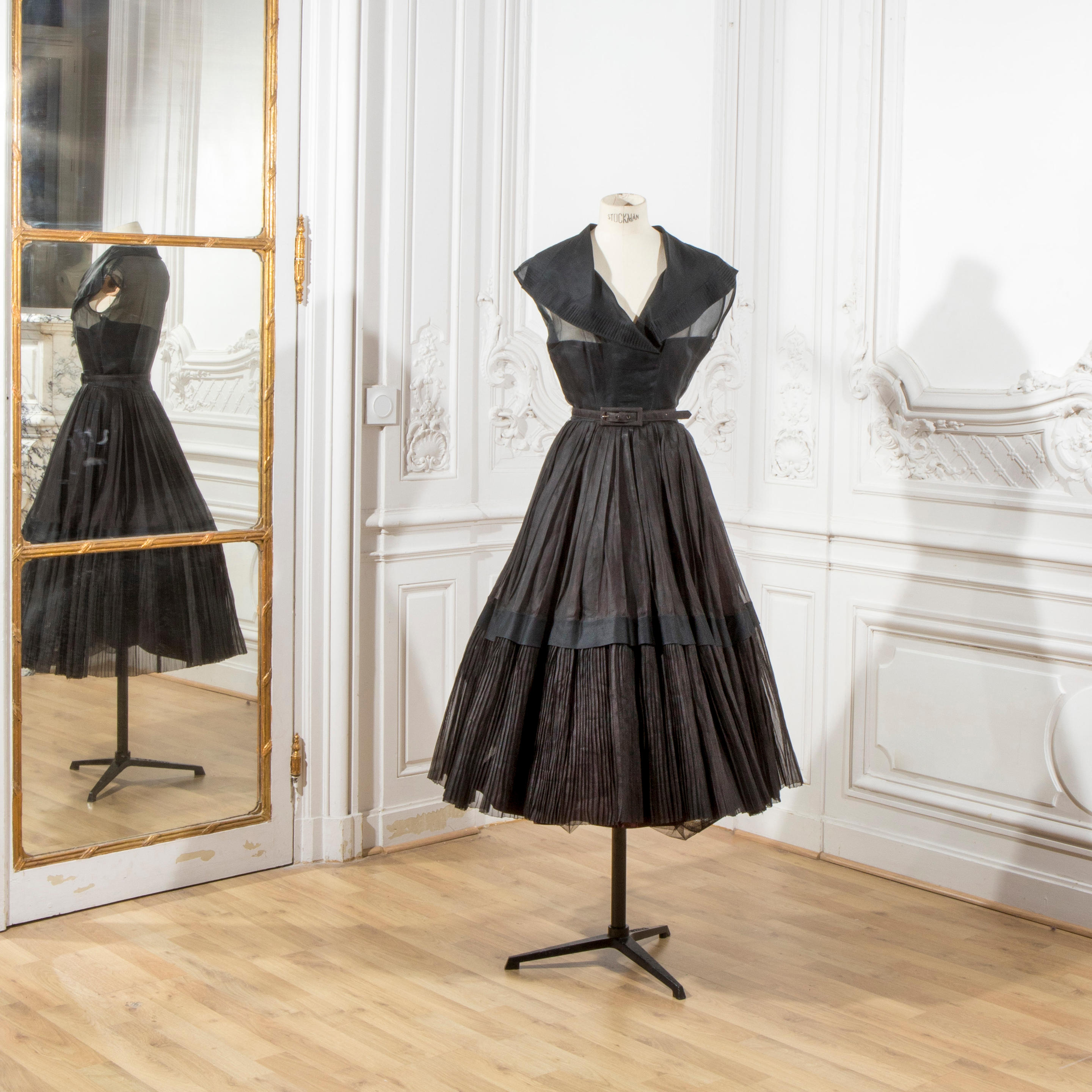 Appraisal: CHRISTIAN DIOR COLLECTION HAUTE COUTURE CIRCA ROBE DE COCKTAIL EN