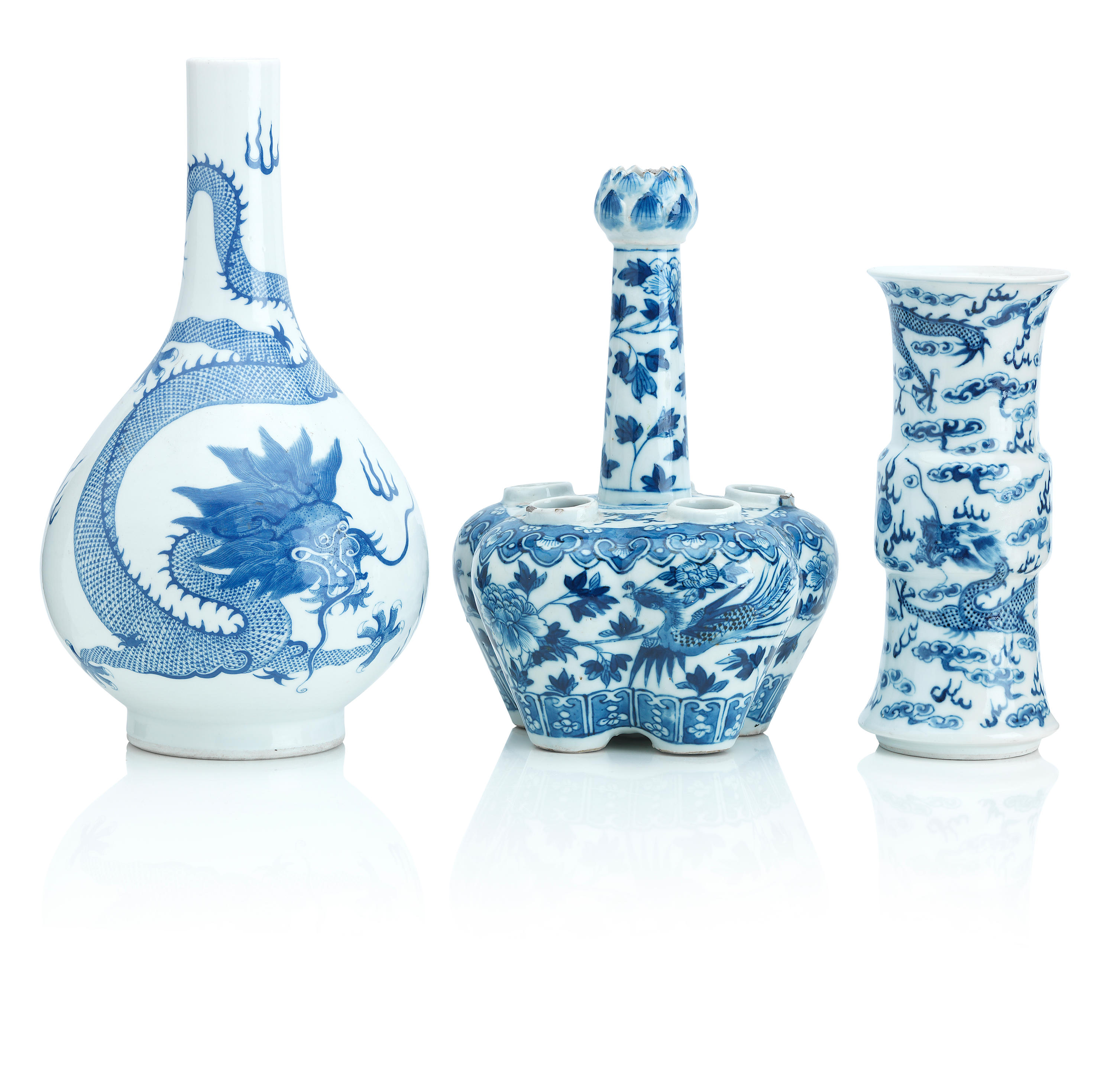 Appraisal: THREE CHINESE BLUE AND WHITE WARES th- th Century Comprising