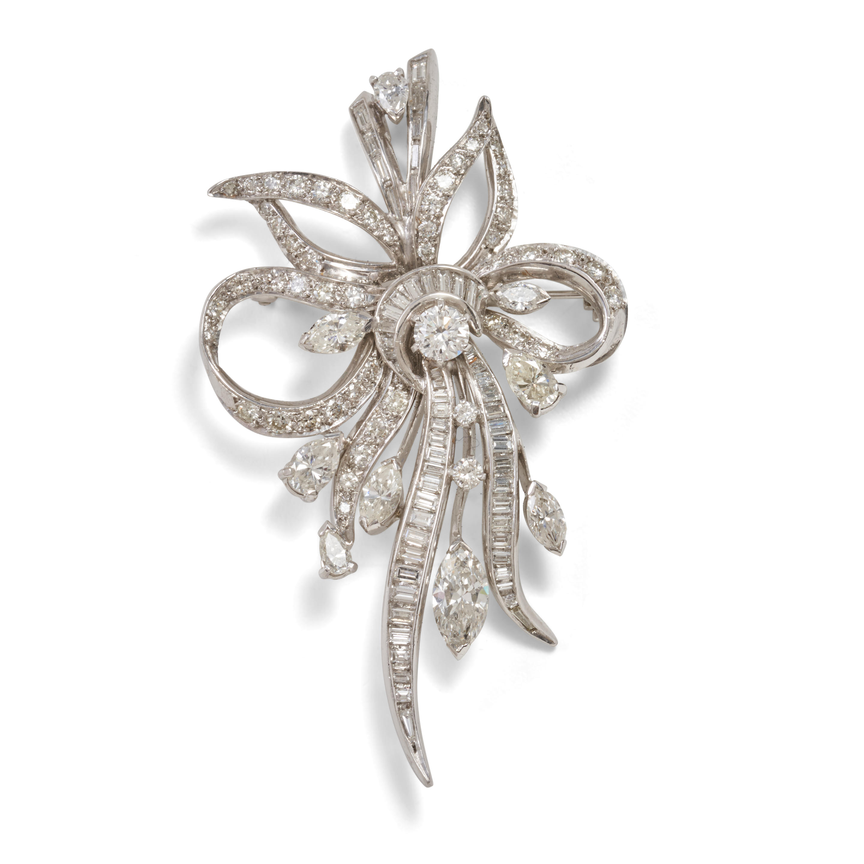 Appraisal: A PLATINUM AND DIAMOND BOW PENDANT BROOCH The spray brooch