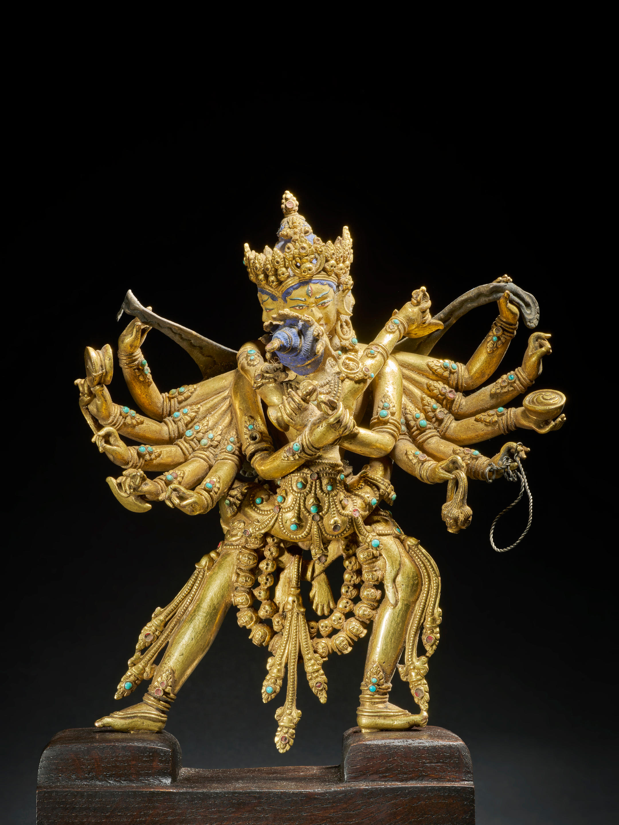 Appraisal: STATUETTE DE CHAKRASAMVARA ET VAJRAVARHI EN ALLIAGE DE CUIVRE DOR