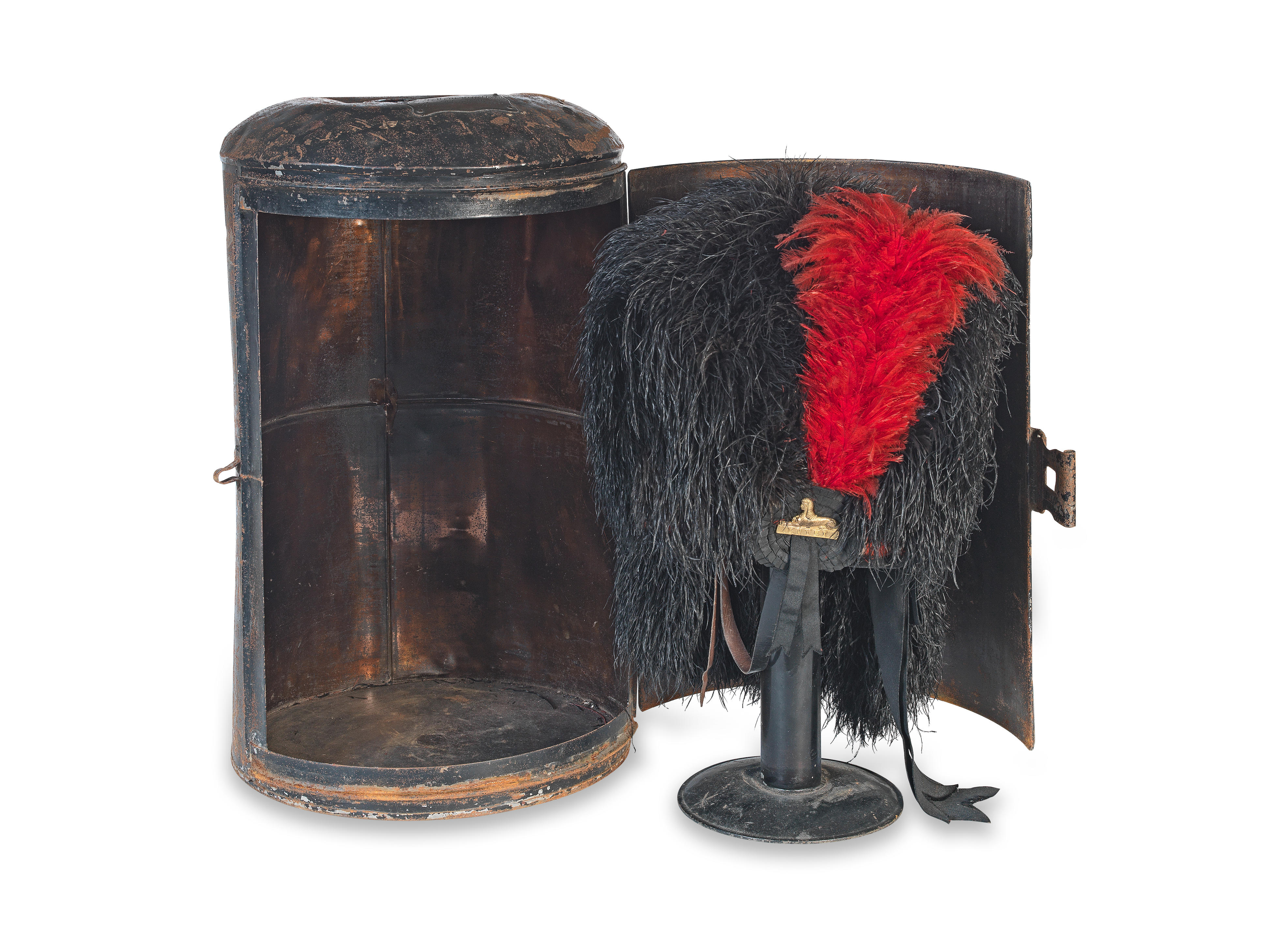 Appraisal: AN OFFICER'S FOUR-TAIL FEATHER BONNET OF THE BLACK WATCH With