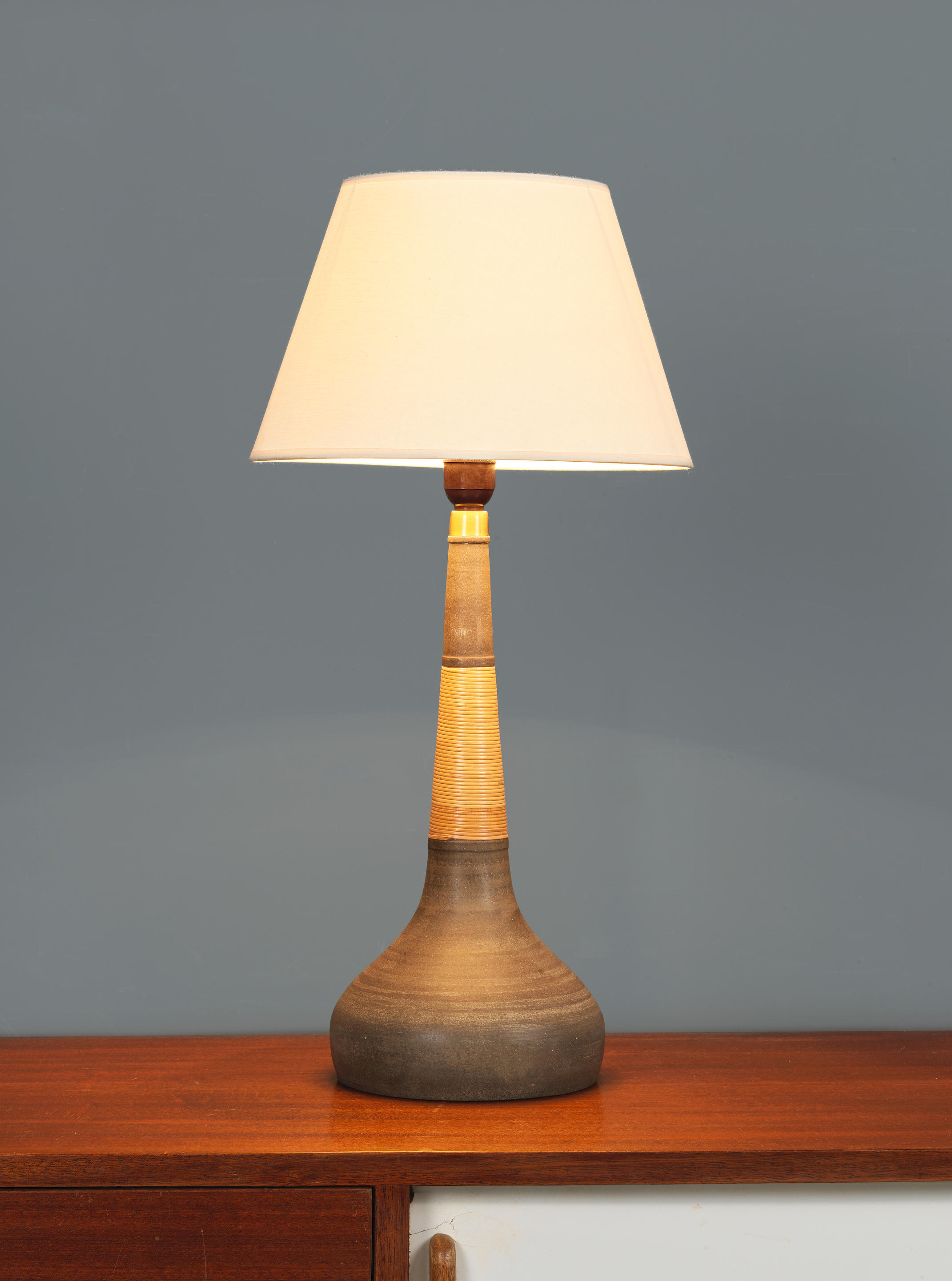 Appraisal: HERMAN A K HLER - Lampe de table Circa Edition