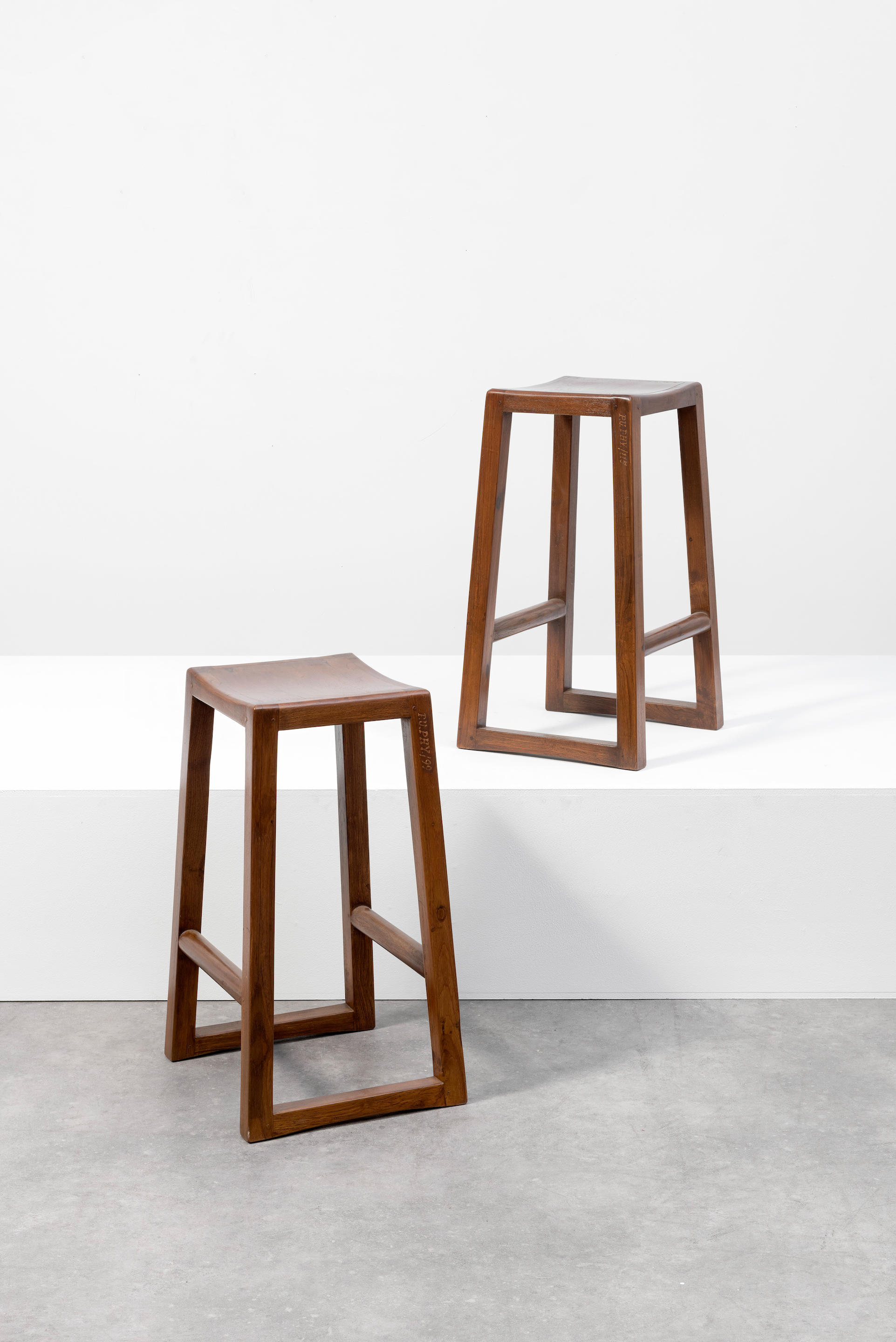 Appraisal: PIERRE JEANNERET - Mod PJ-S - -A Paire de tabourets