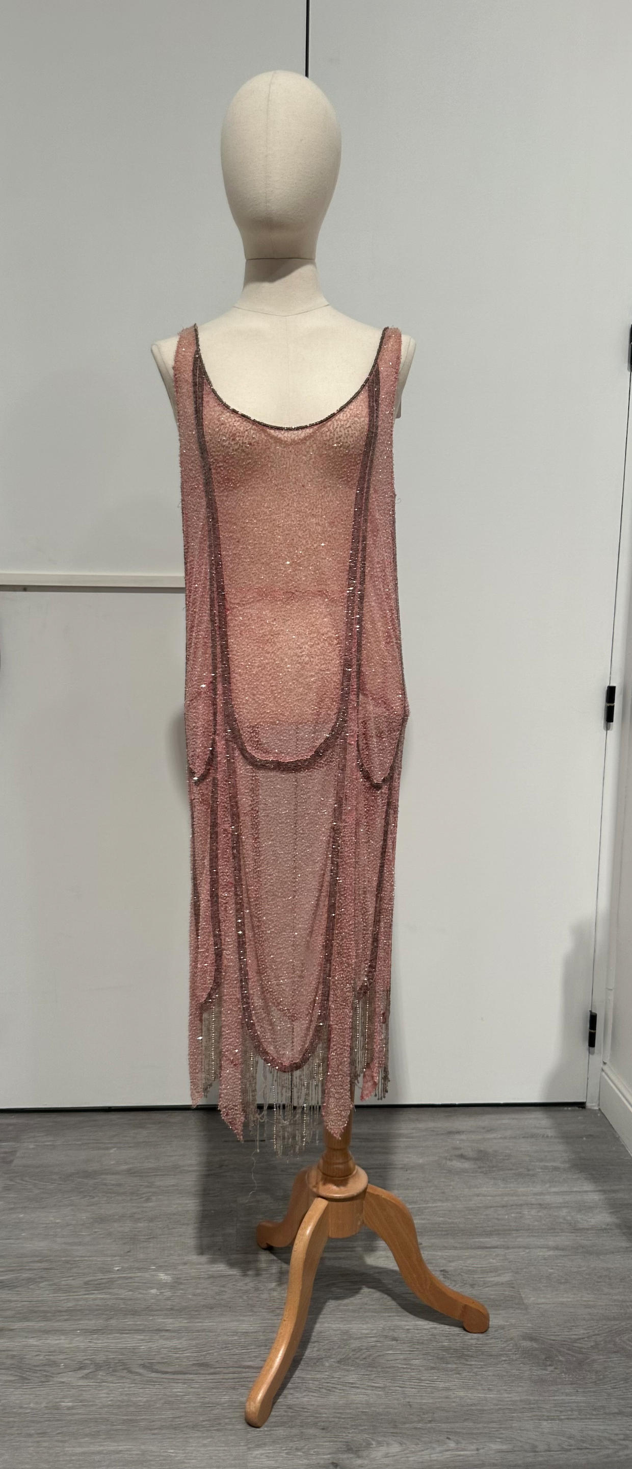 Appraisal: ANONYME CIRCA ROBE DU SOIR COURTE ENTI REMENT REBROD E