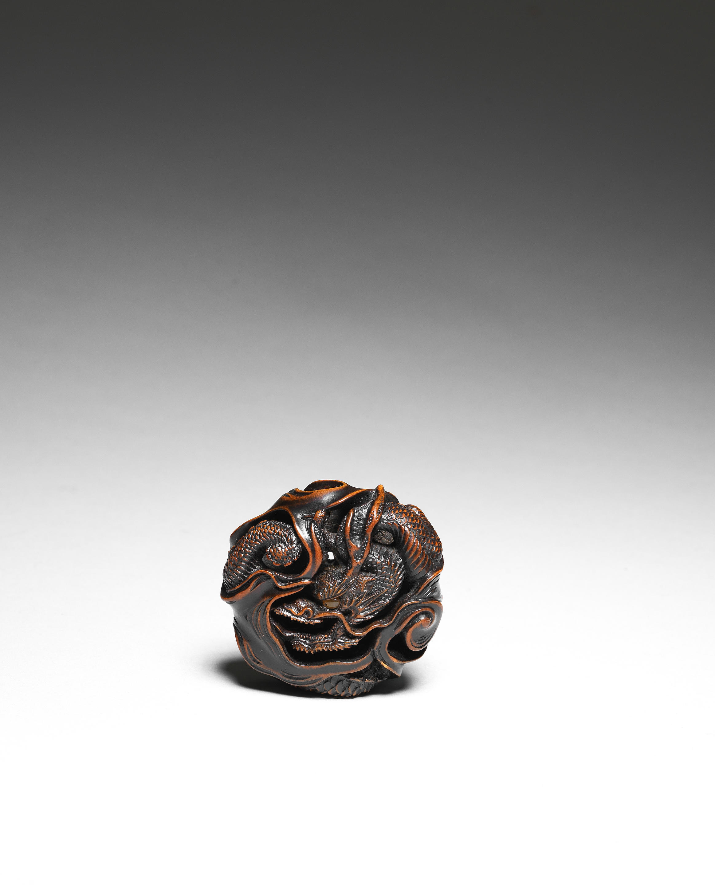 Appraisal: MANJU NETSUKE EN BOIS REPR SENTANT UN DRAGON Par Naito