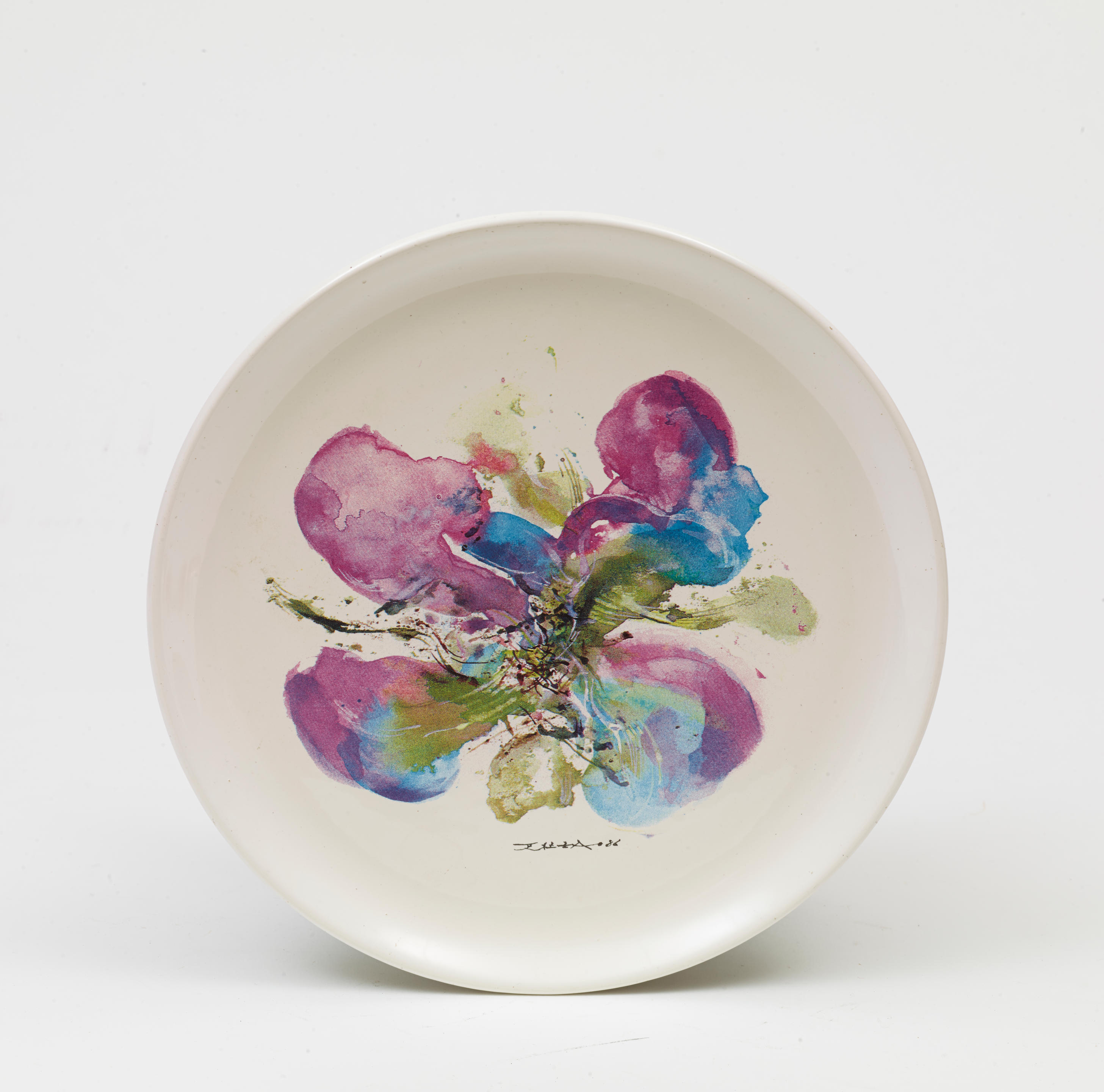 Appraisal: ZAO WOU KI - ORCHIDEE Assiette en porcelaine Signature imprim