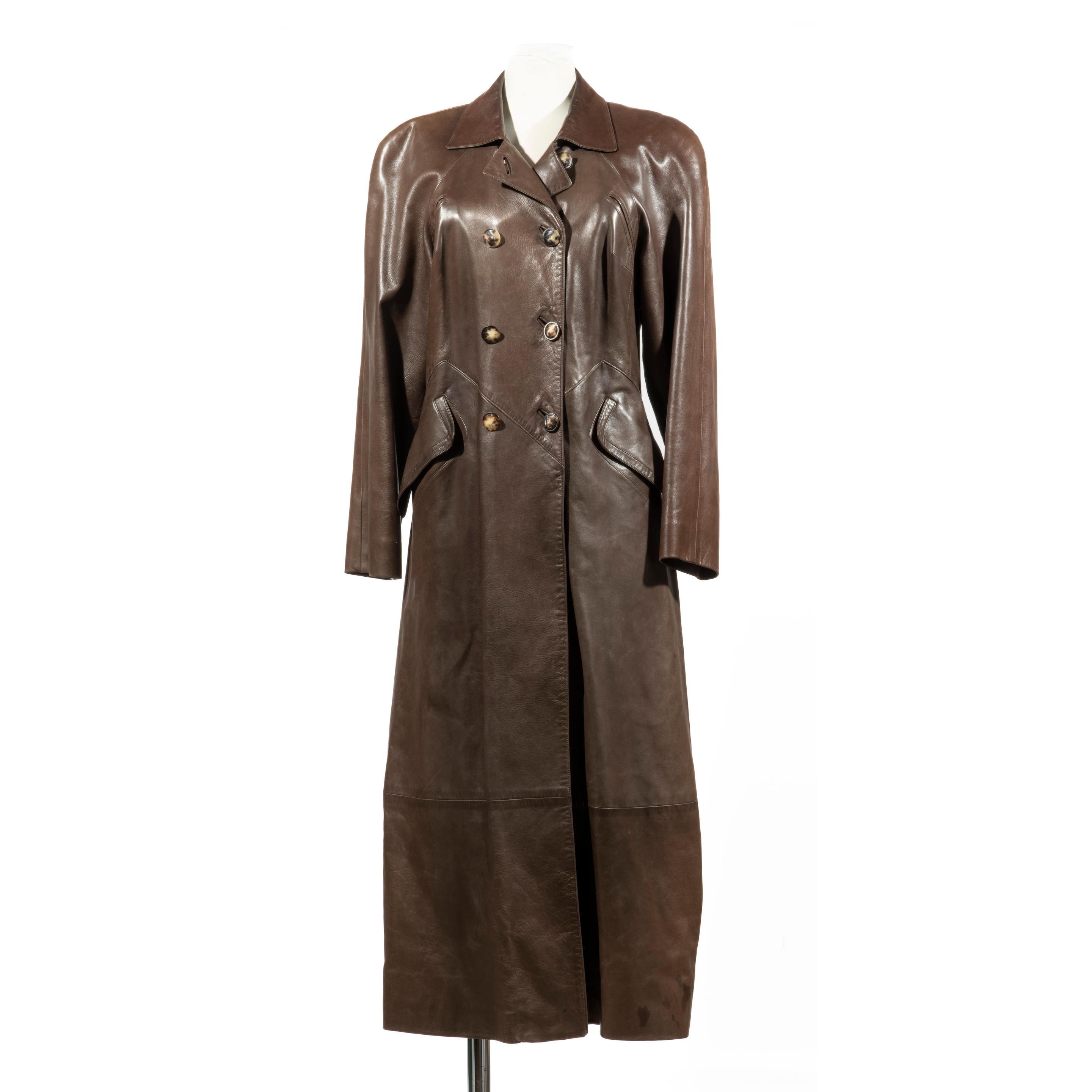 Appraisal: HERMES PARIS MANTEAU-REDINGOTE CUIR AGNEAU MARRON Circa A double boutonnage