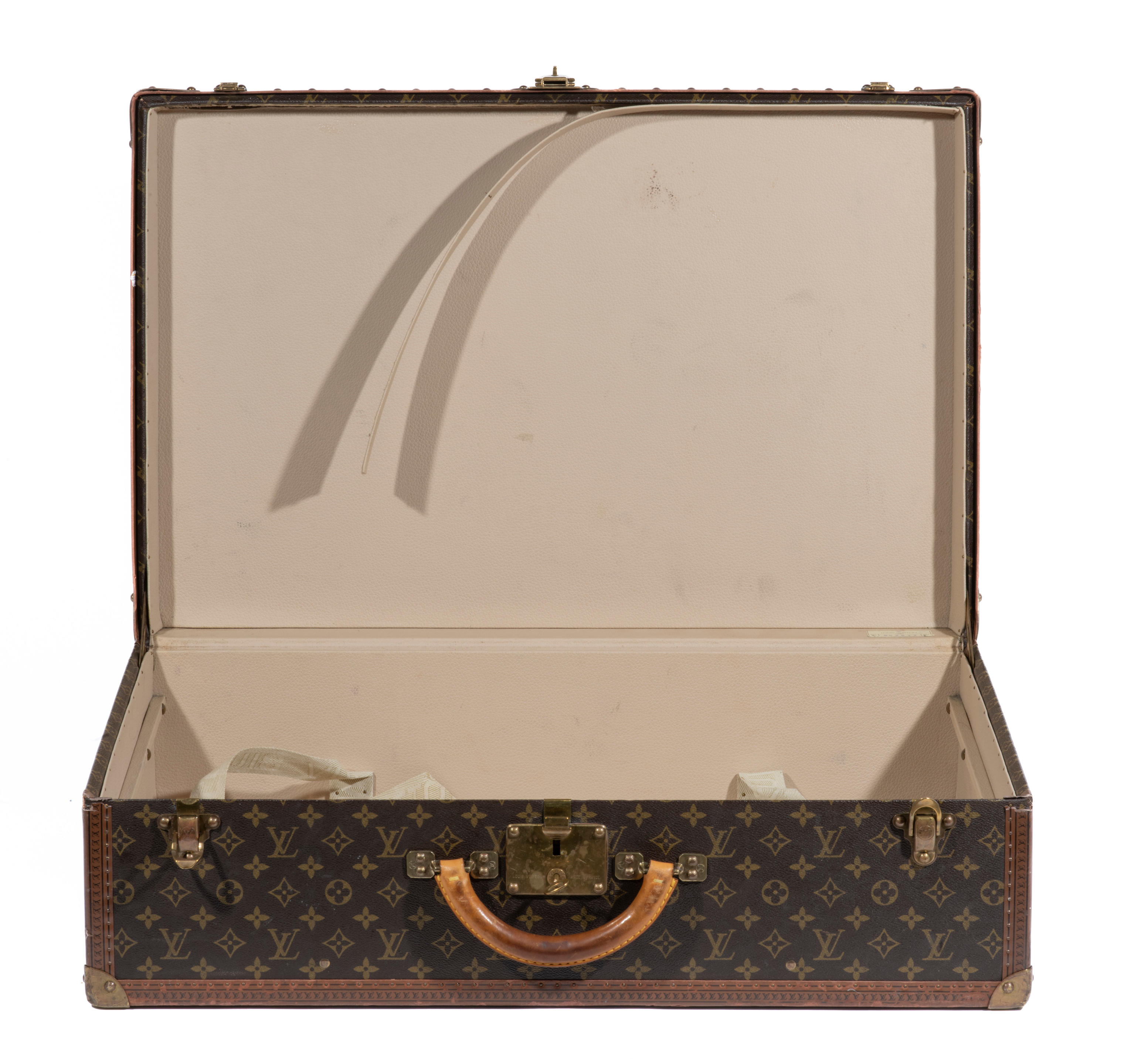 Appraisal: LOUIS VUITTON Valise rigide Alzer toile Monogram bordure cuir renforc