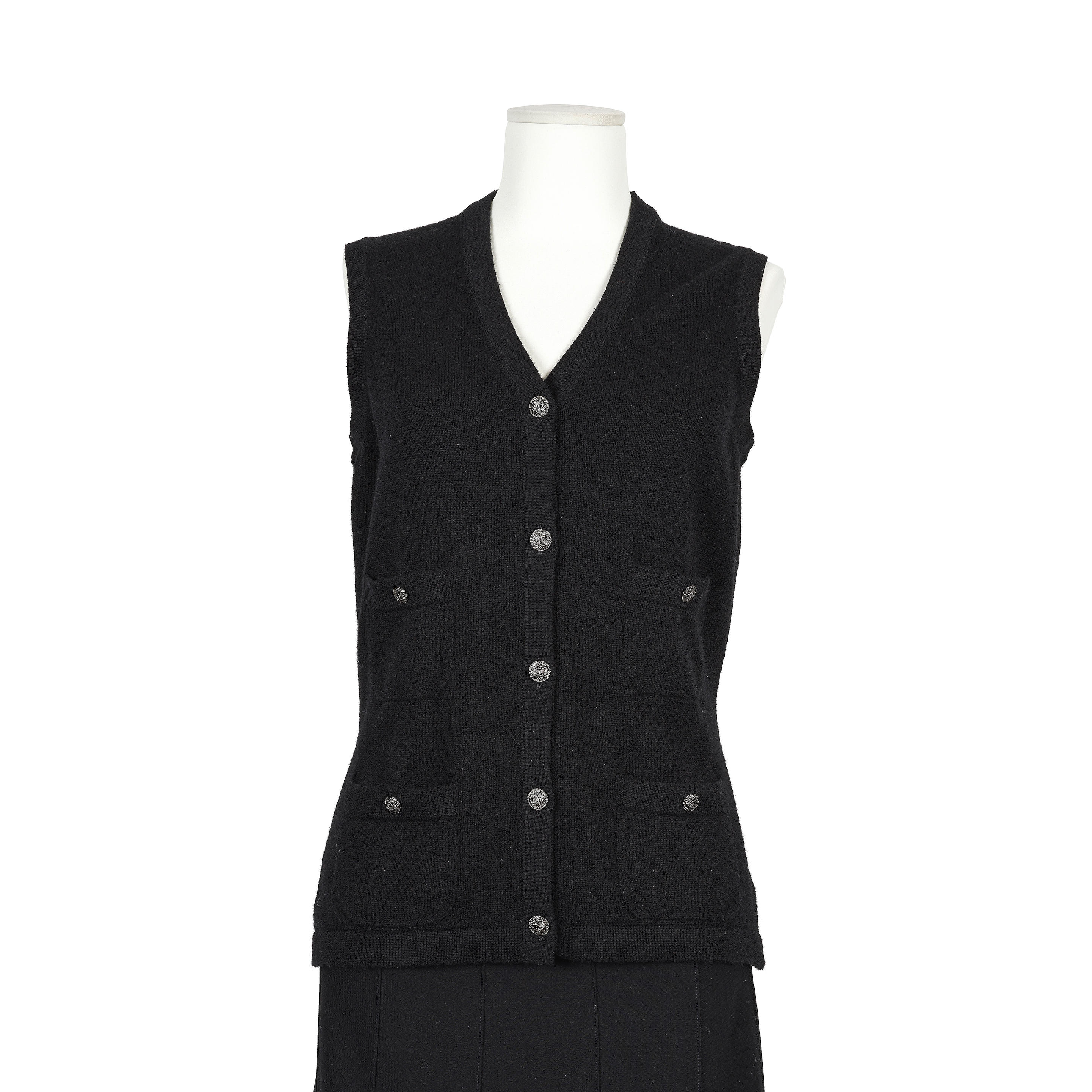 Appraisal: CHANEL COLLECTION PR T PORTER PRINTEMPS ET GILET SANS MANCHES