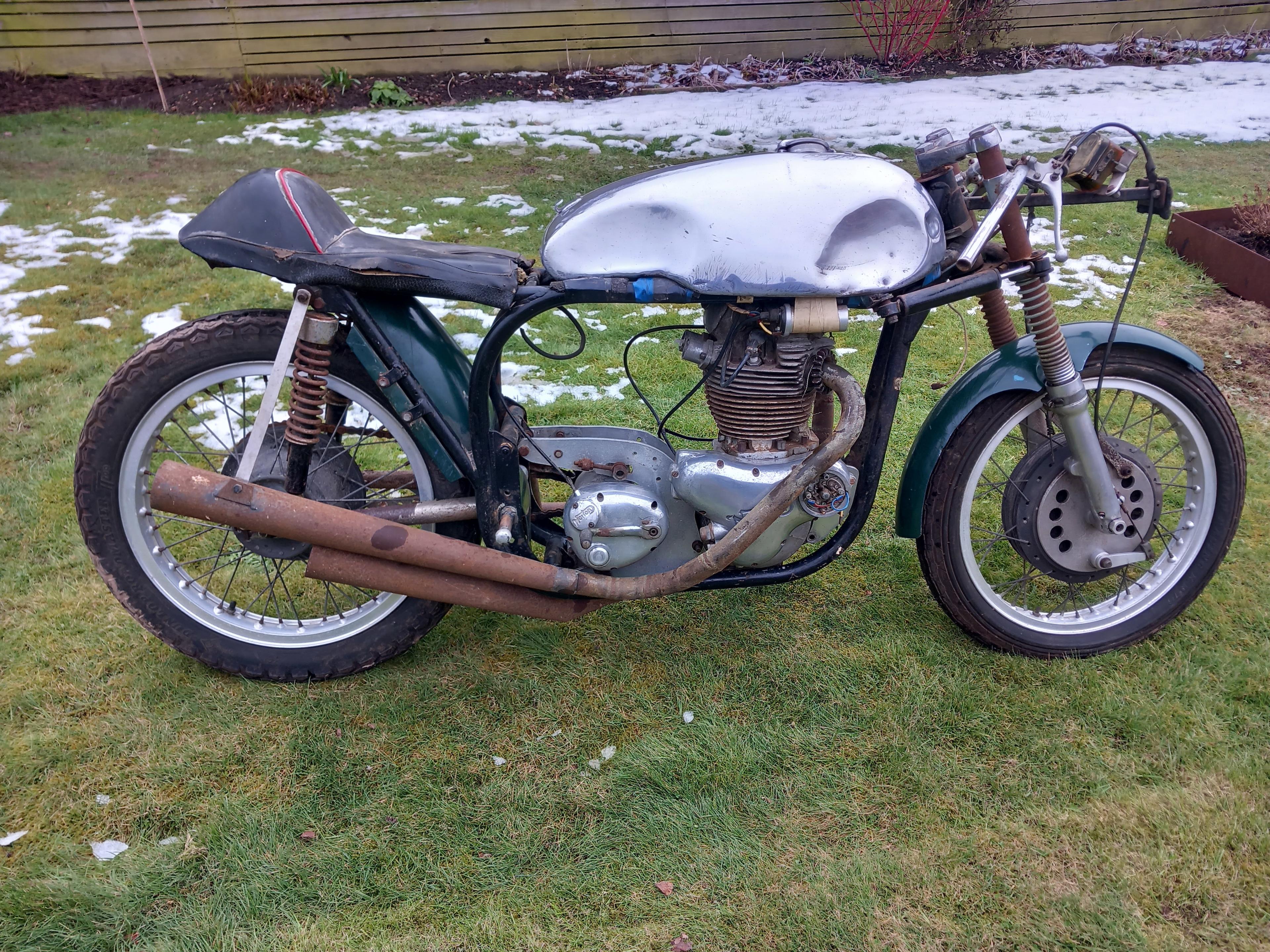 Appraisal: C NORTON CC FEATHERBED COMMANDO RACING MOTORCYCLE REGISTRATION NO UNREGISTERED