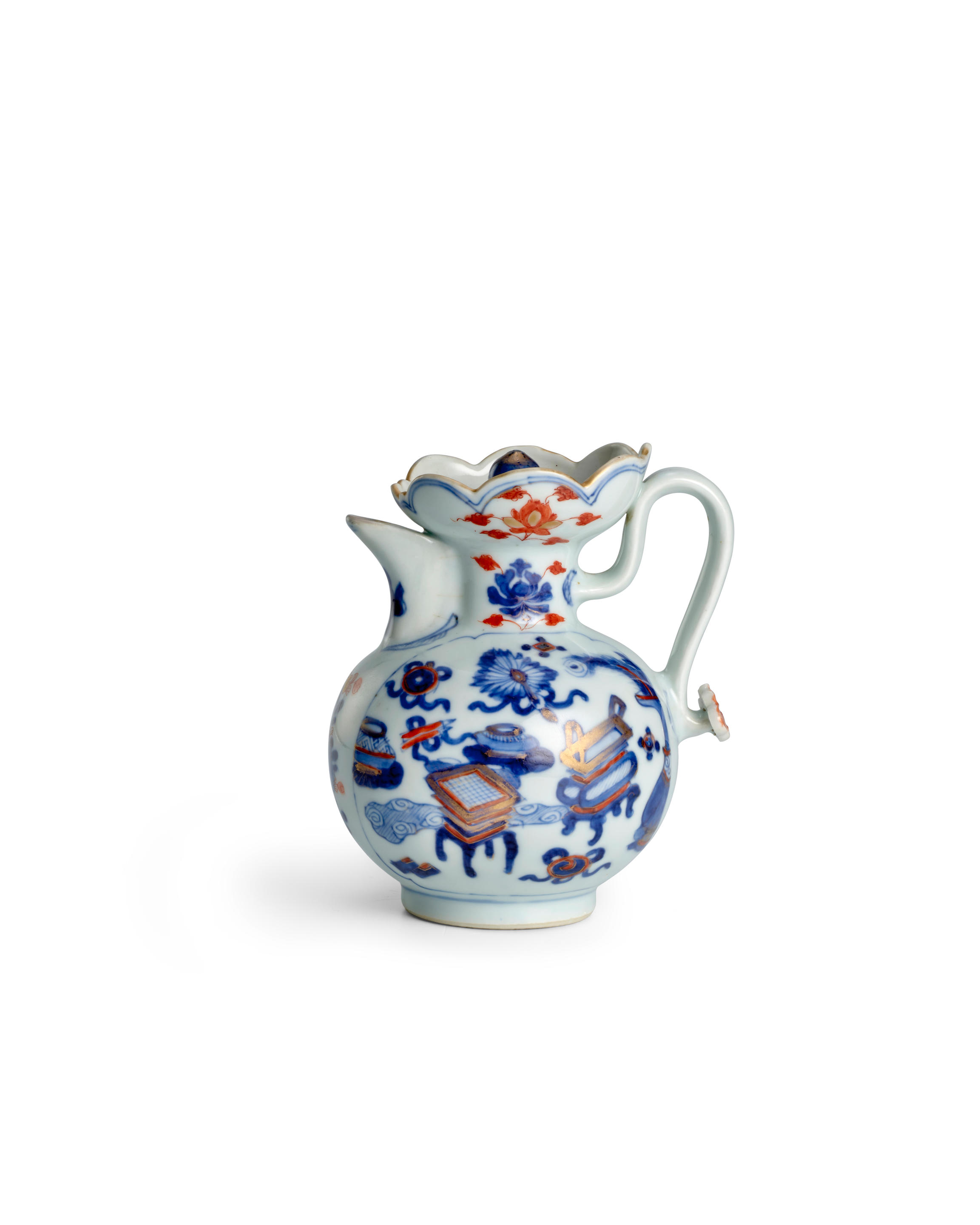 Appraisal: A RARE CHINESE IMARI 'MONK'S-CAP' EWER AND COVER Kangxi period