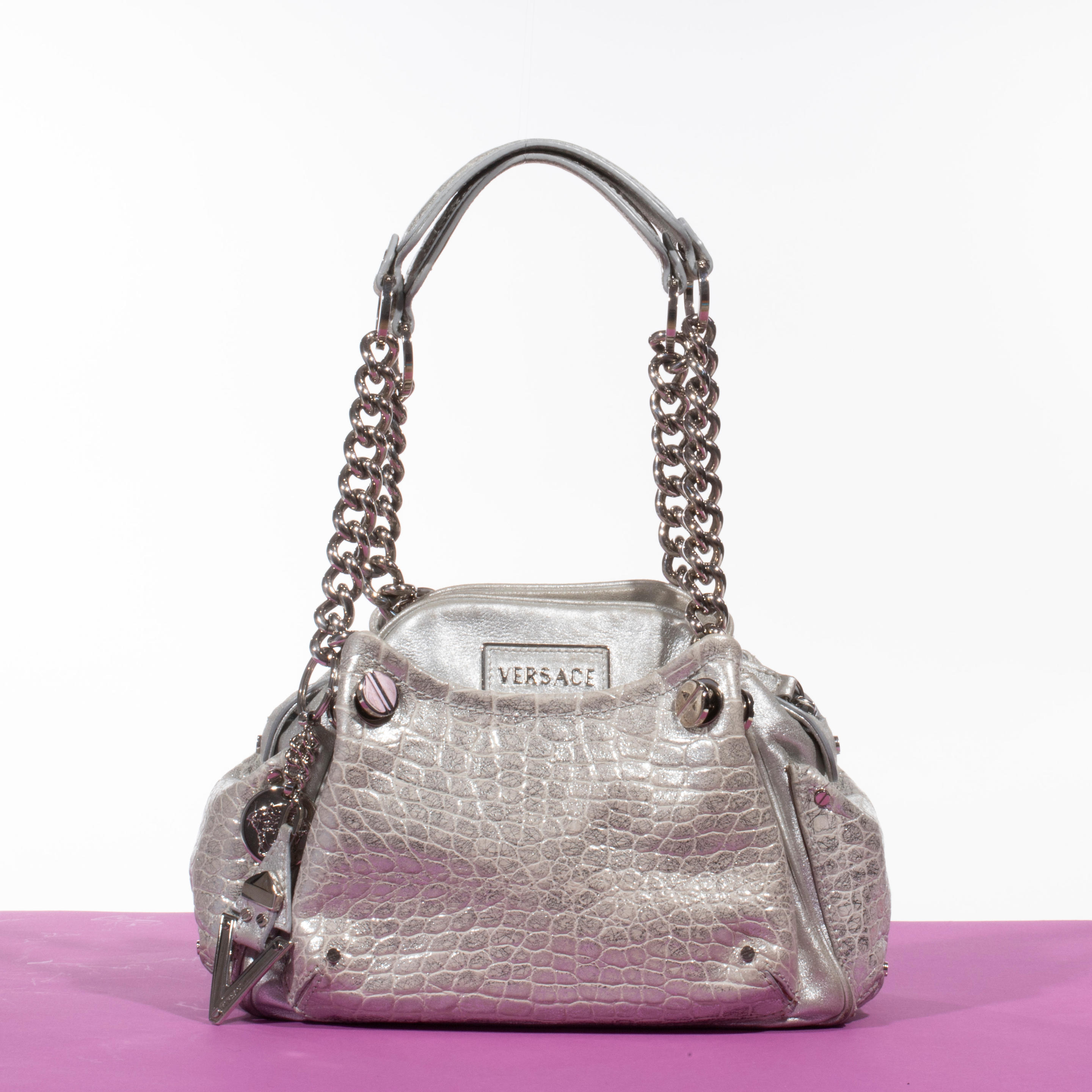 Appraisal: VERSACE CIRCA SAC SU JOUR CM EN CUIR IRIS ARGENT